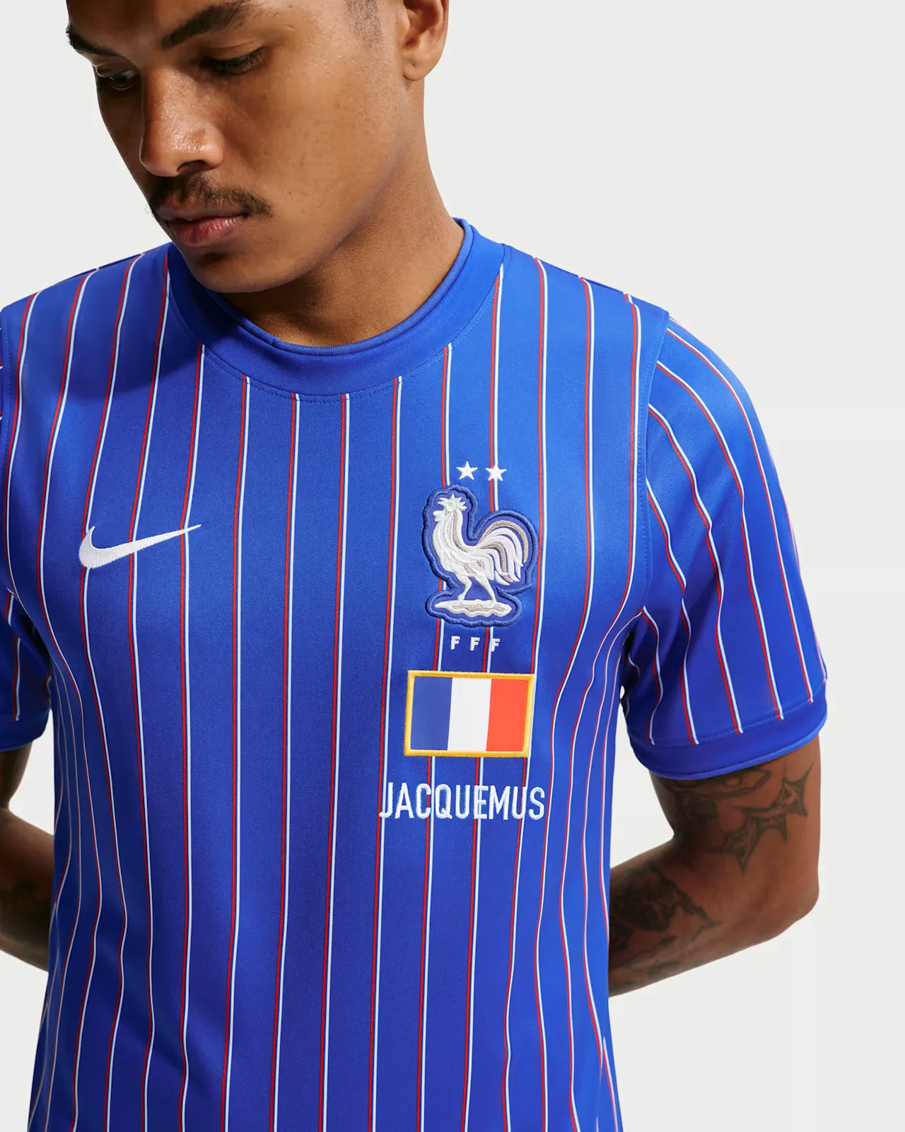 2A4DBE_Jacquemus-x-FFF-x-Nike-Dri-FIT-Short-Sleeve-Jersey_France_IH1674-480_img2