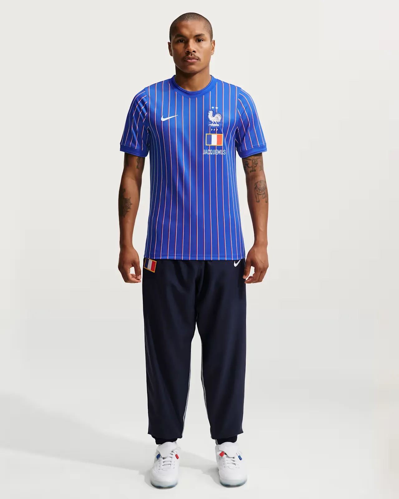 2A4DBE_Jacquemus-x-FFF-x-Nike-Dri-FIT-Short-Sleeve-Jersey_France_IH1674-480_img3