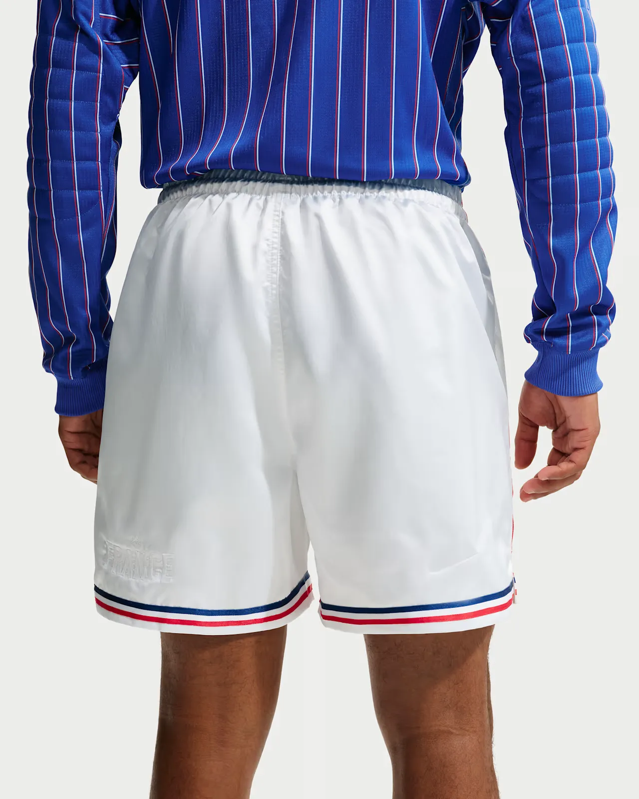 000000_Jacquemus-x-FFF-x-Nike-Shorts_France_IQ3867-100_img2