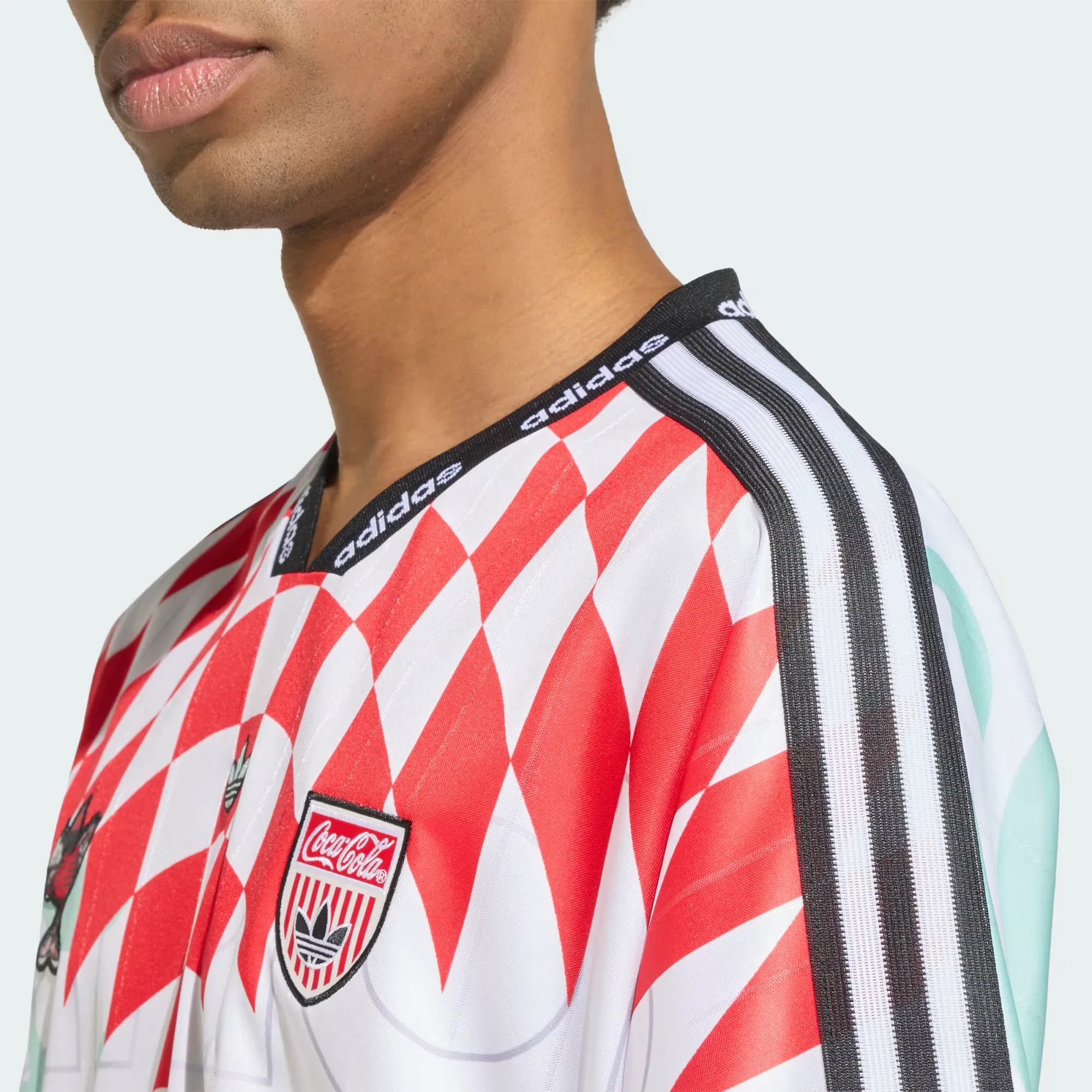 000000_adidas-x-Coca-Cola-Mash-Up-Sport-Classic-Jersey_White-Multicolor_KY2106_img4