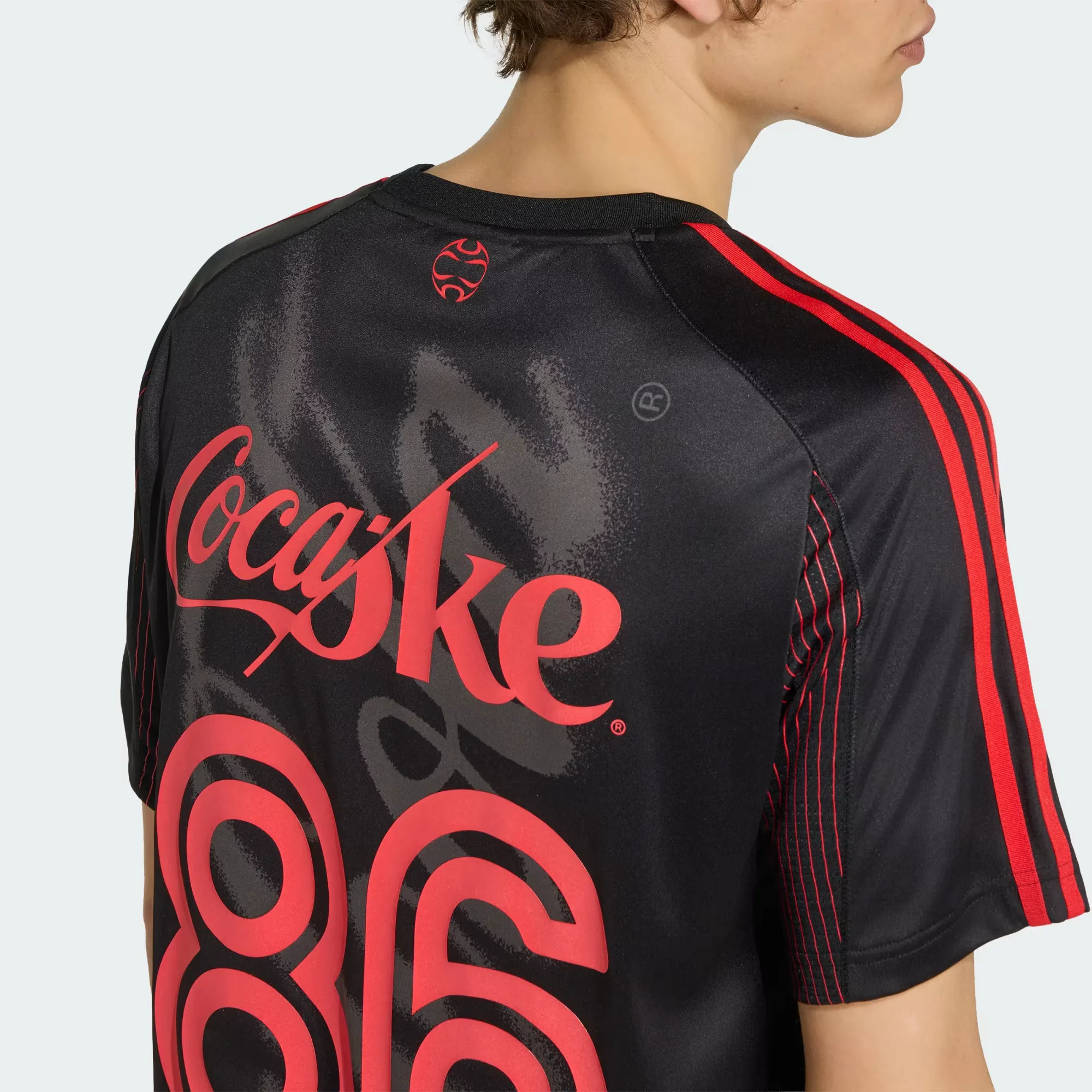 000000_adidas-x-Coca-Cola-Teamgeist-26-Maillot_Black_KY2104_img4