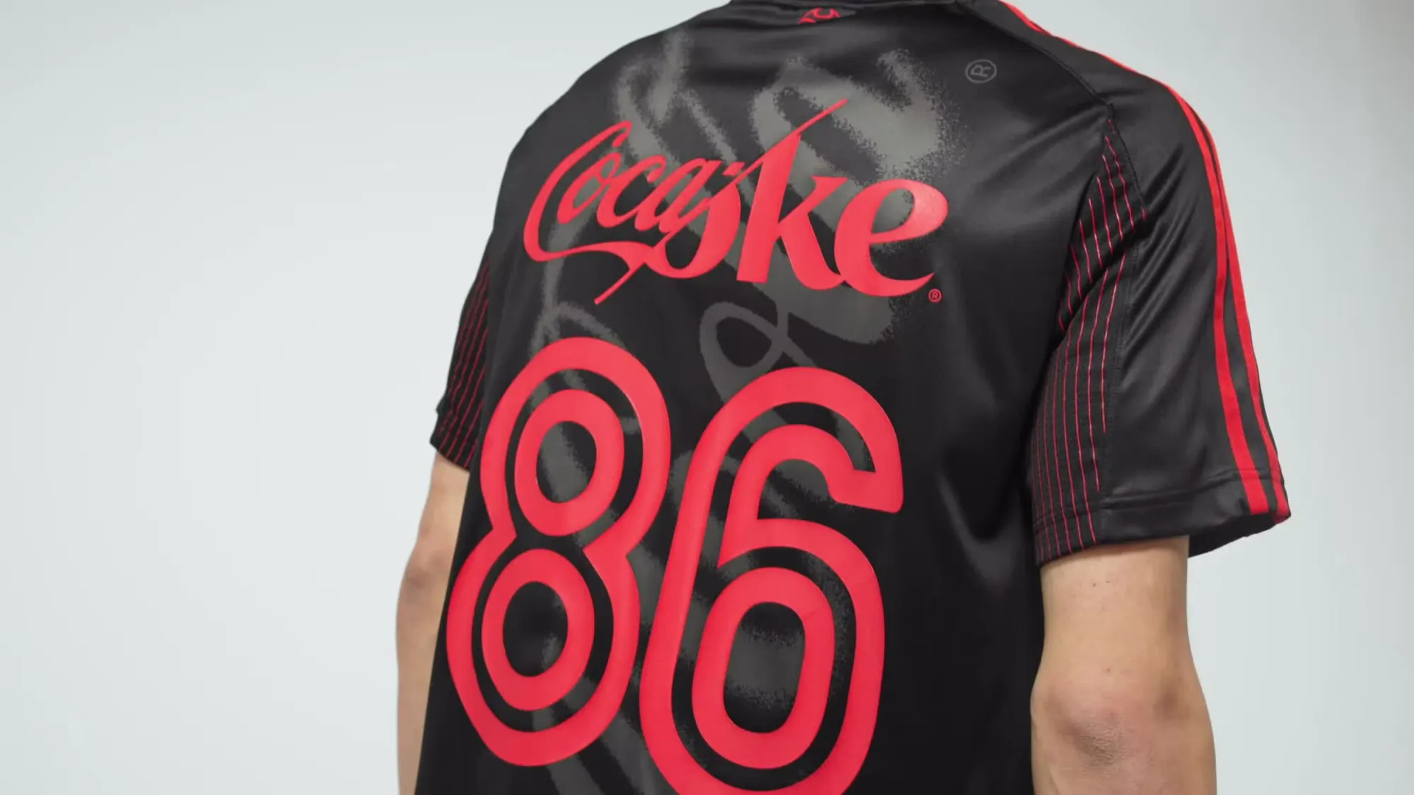 000000_adidas-x-Coca-Cola-Teamgeist-26-Maillot_Black_KY2104_img6
