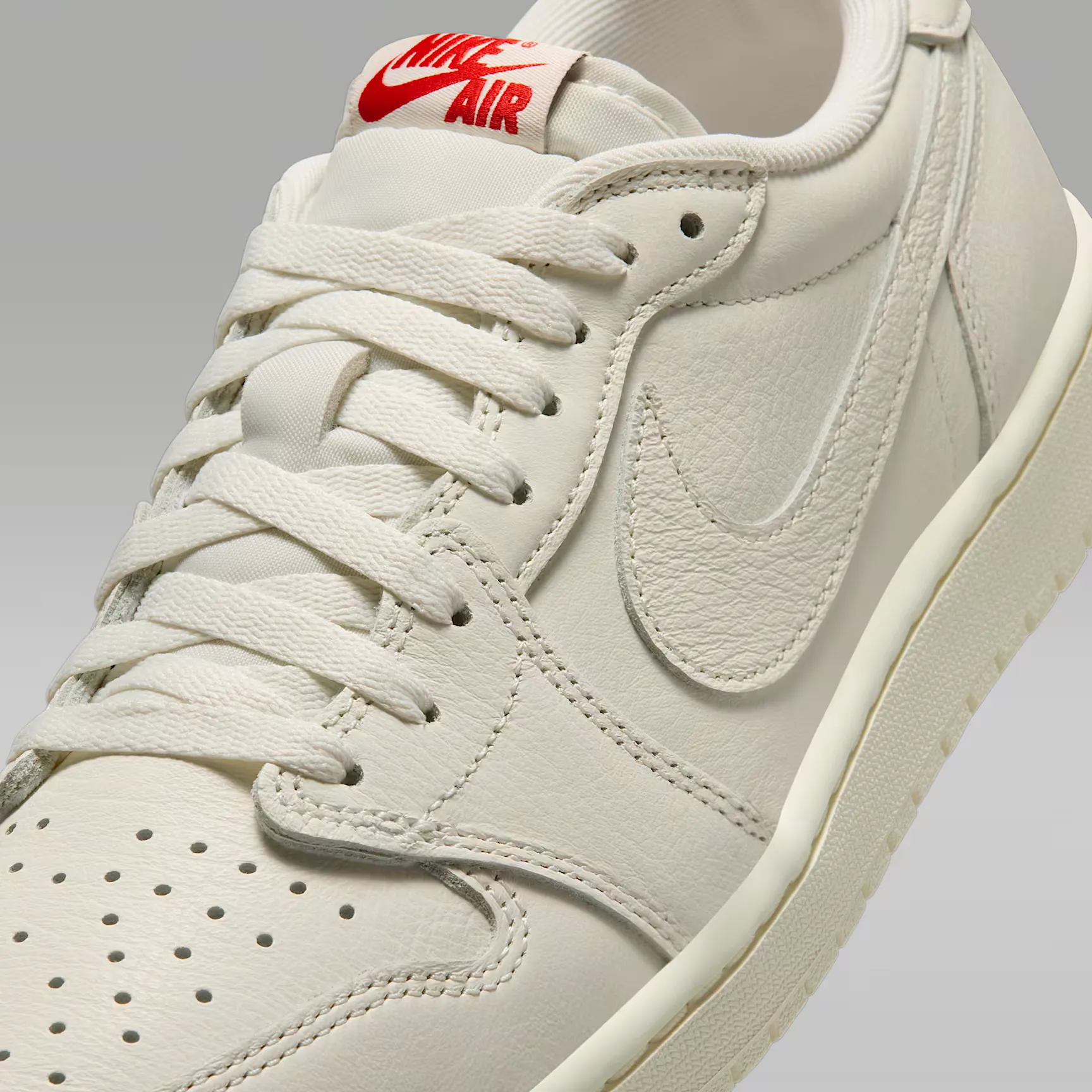 000000_Air-Jordan-1-Retro-Low-OG_Sail_HQ6998-100_img6