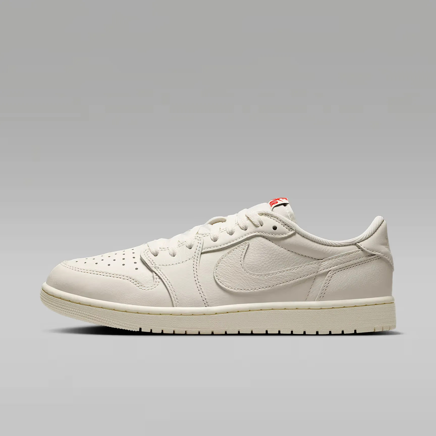 000000_Air-Jordan-1-Retro-Low-OG_Sail_HQ6998-100_img0