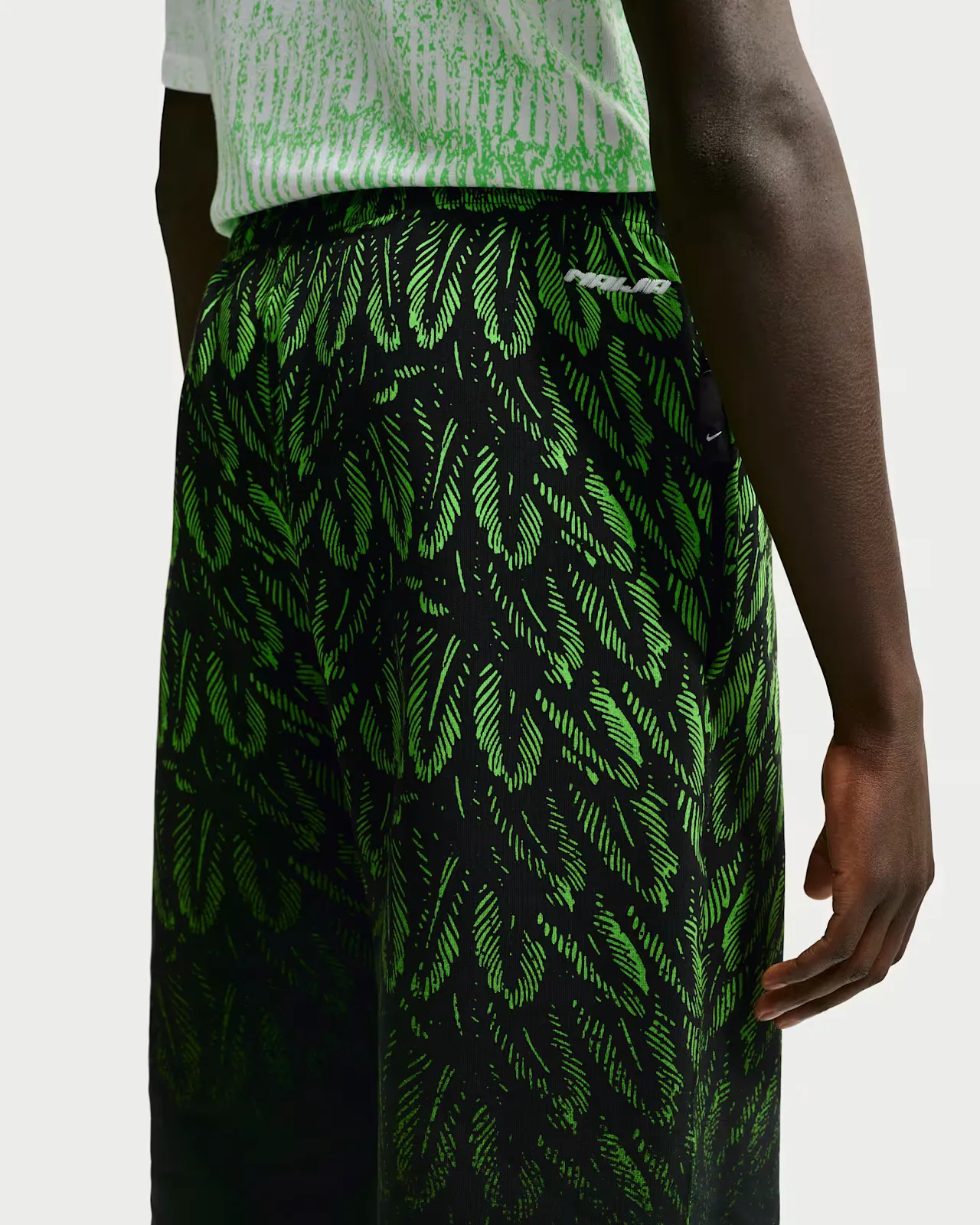 Slawn-x-Nigeria-x-Nike-Fleece-Pants_Black-Green_IR5218-010_img2