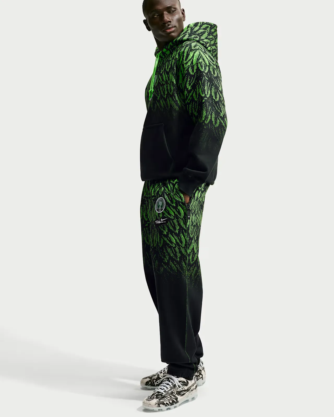 Slawn-x-Nigeria-x-Nike-Fleece-Pants_Black-Green_IR5218-010_img3