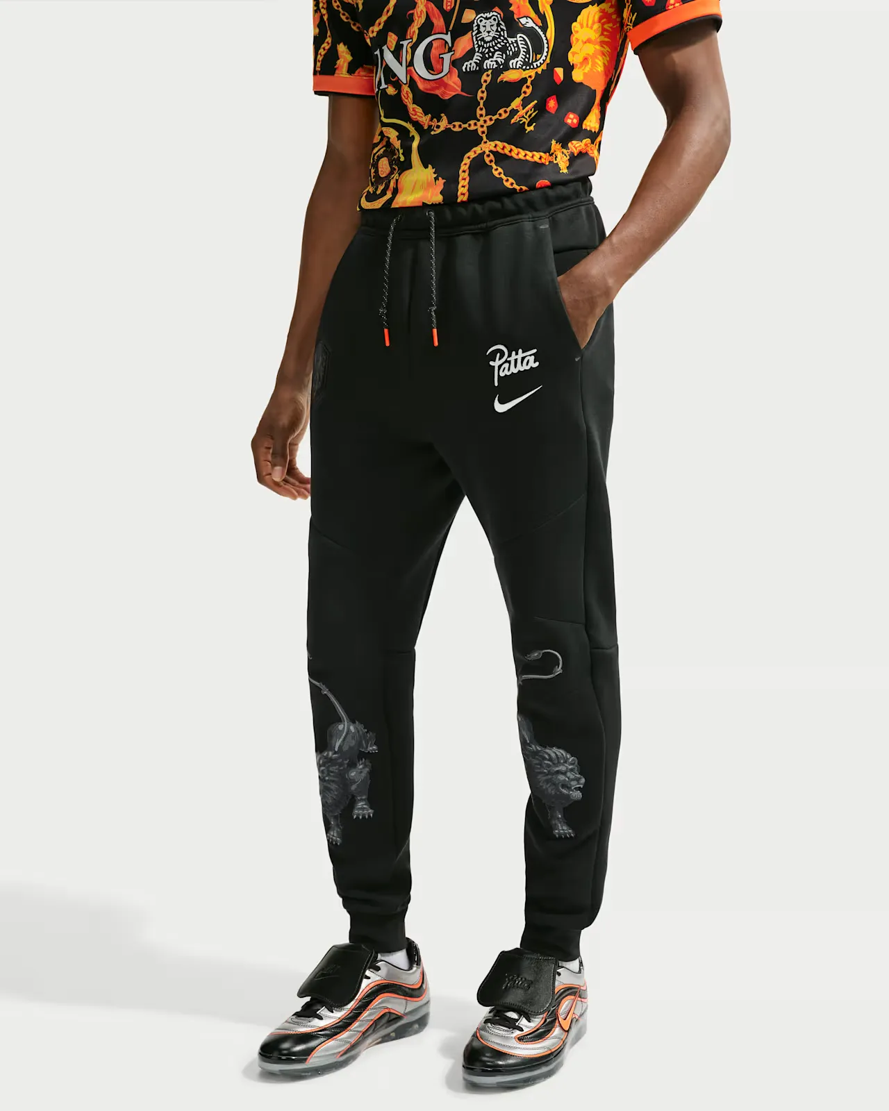 Patta-x-Netherlands-x-Nike-Tech-Fleece-Jogger_Black_IM3213-010_img1
