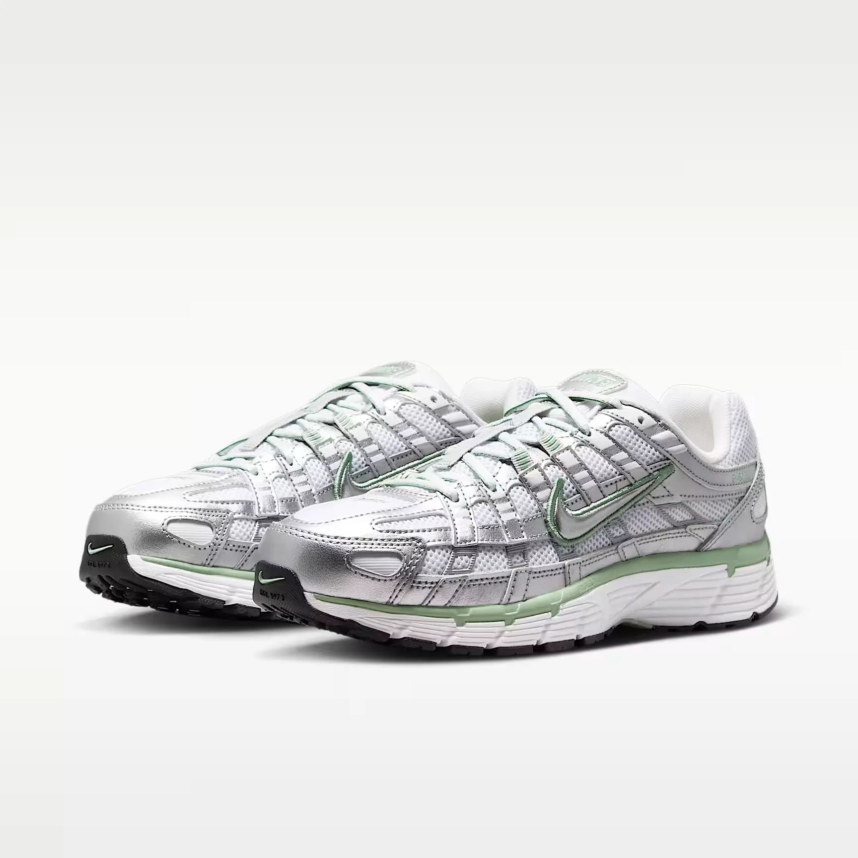 000000_Nike-P-6000-WMNS_Metallic-Silver-White-Green_BV1021-017_img4