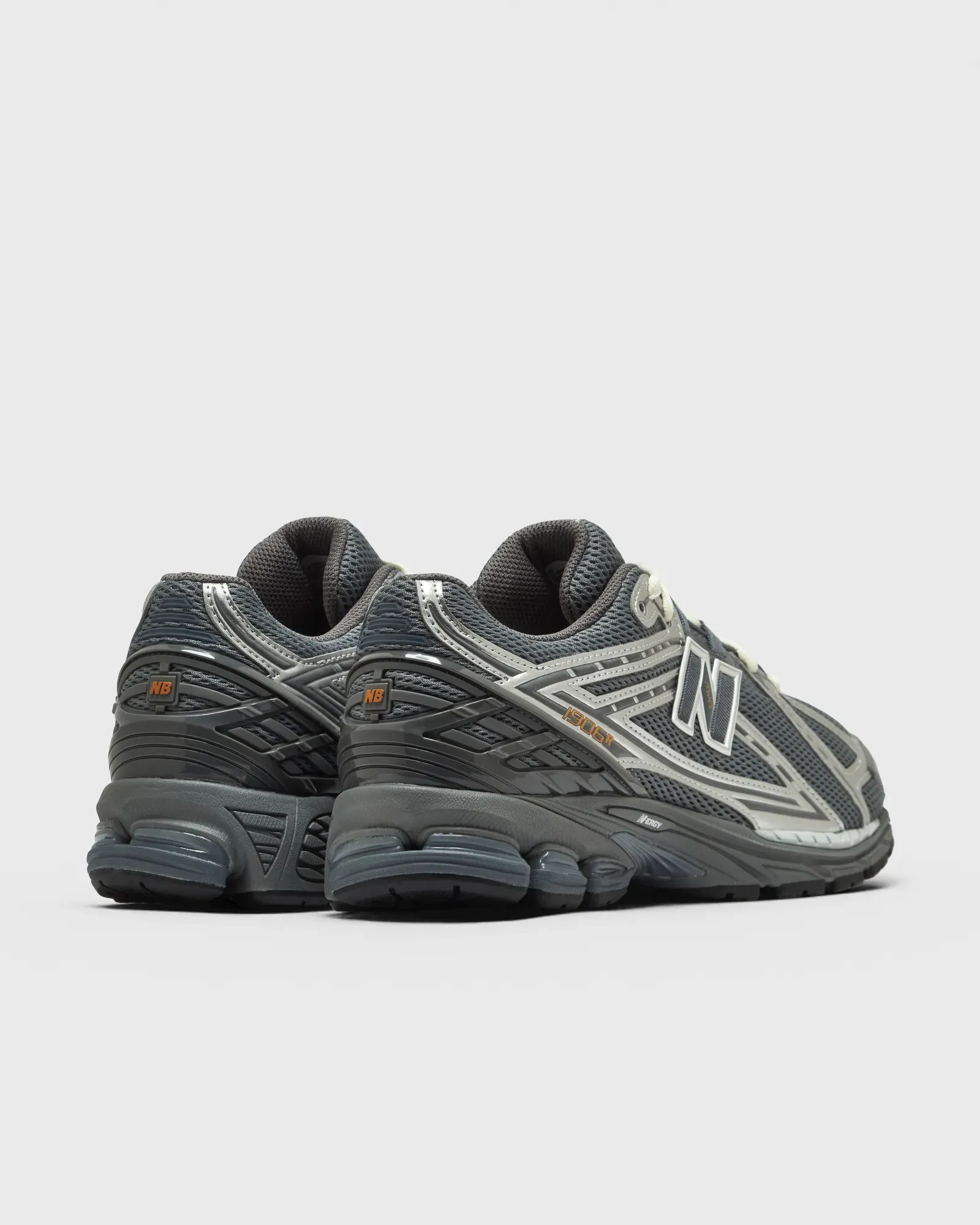 000000_New-Balance-1906-WMNS_Steel-Grey-Silver_U19066AT_img3