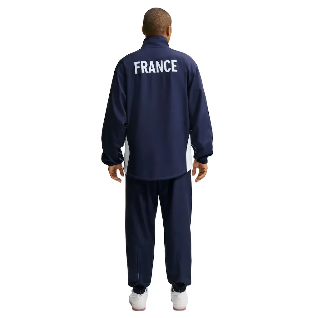 000000_Jacquemus-x-FFF-x-Nike-Varsity-Jogging_France_203721289_img4