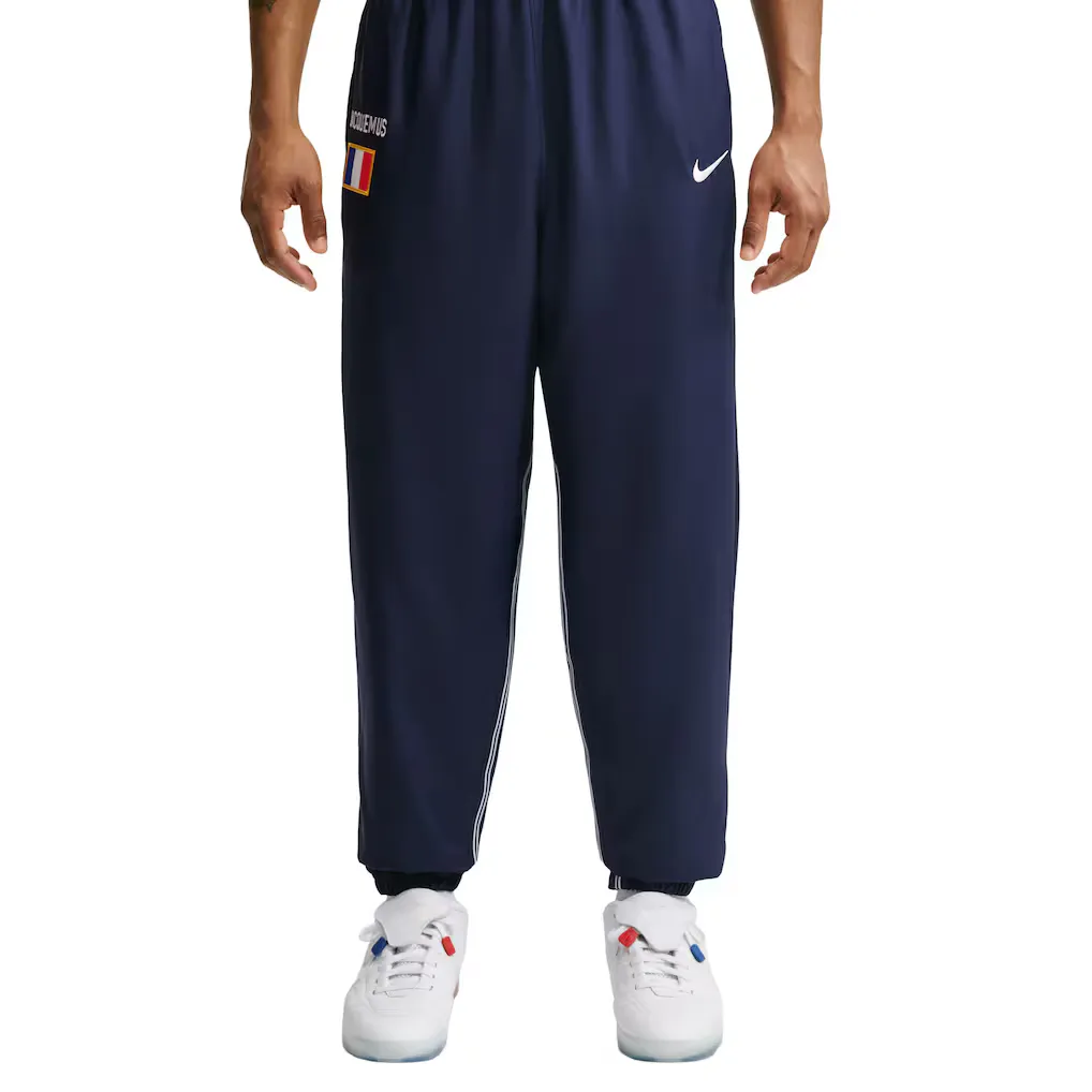 000000_Jacquemus-x-FFF-x-Nike-Varsity-Jogging_France_203721289_img0