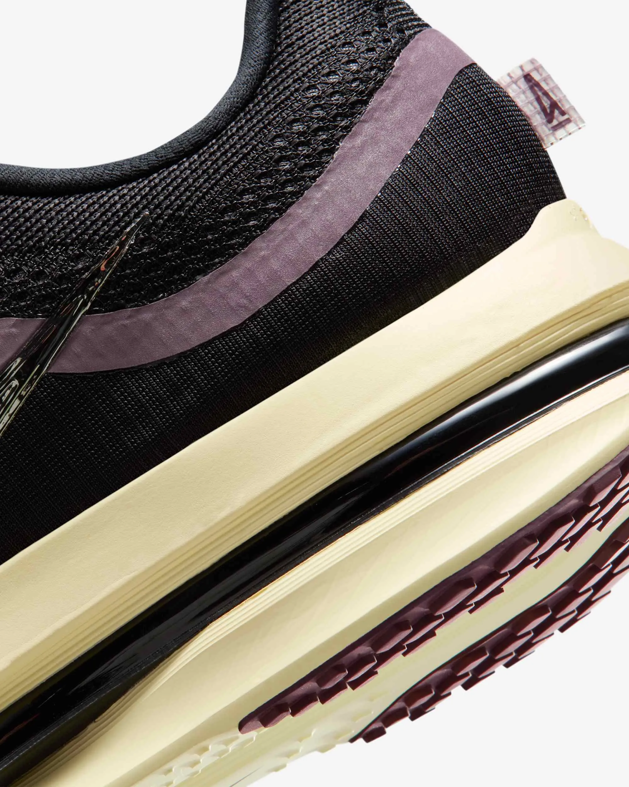000000_A-Ma-Maniere-x-Nike-Pegasus-Premium-SP_Black-And-Burgundy-Crush_IM0701-001_img7