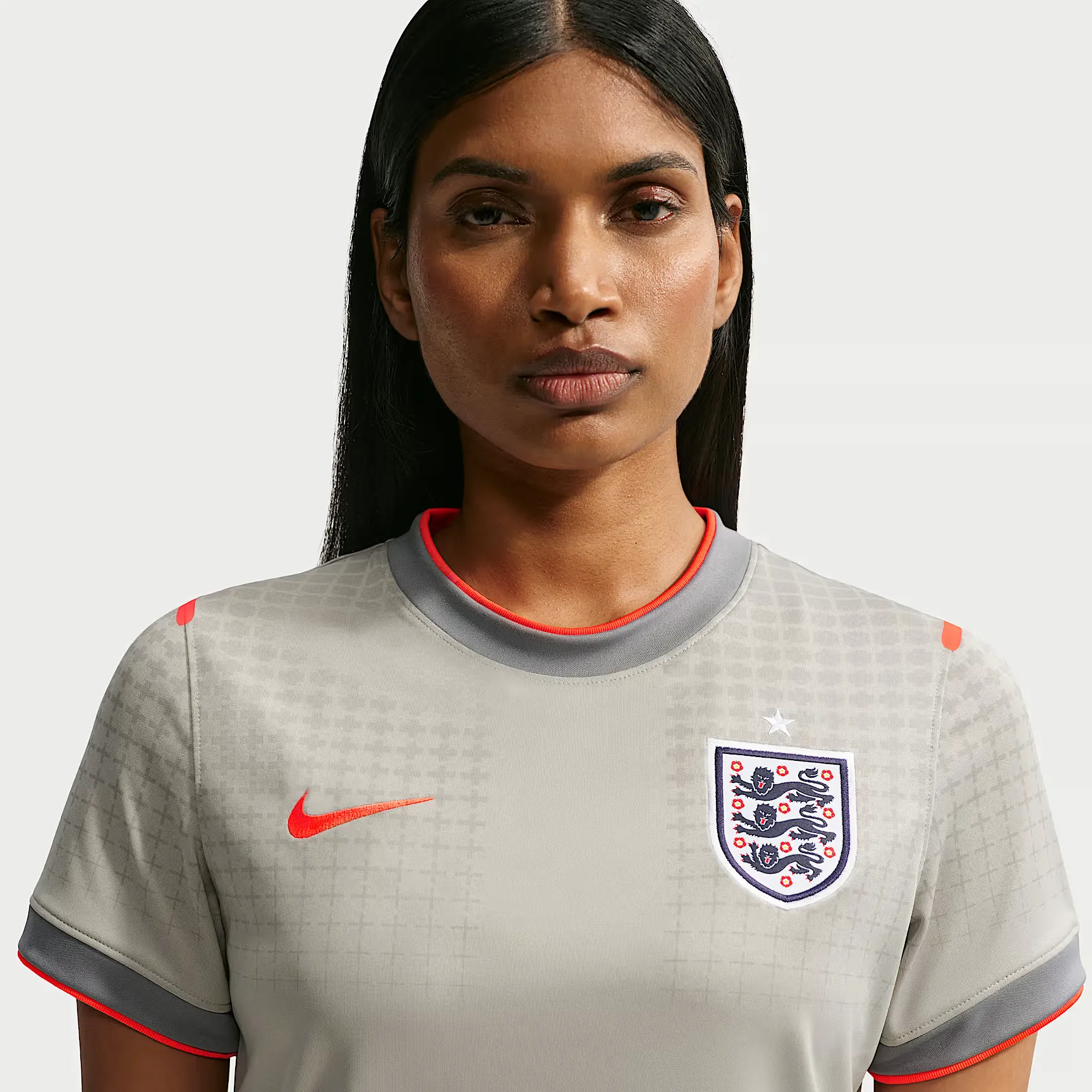 000000_Angleterre-x-Palace-x-Nike-Dri-FIT-Short-Sleeve-Football-Top-WMNS_Pewter-Grey-Bright-Crimson_IB4703-052_img2