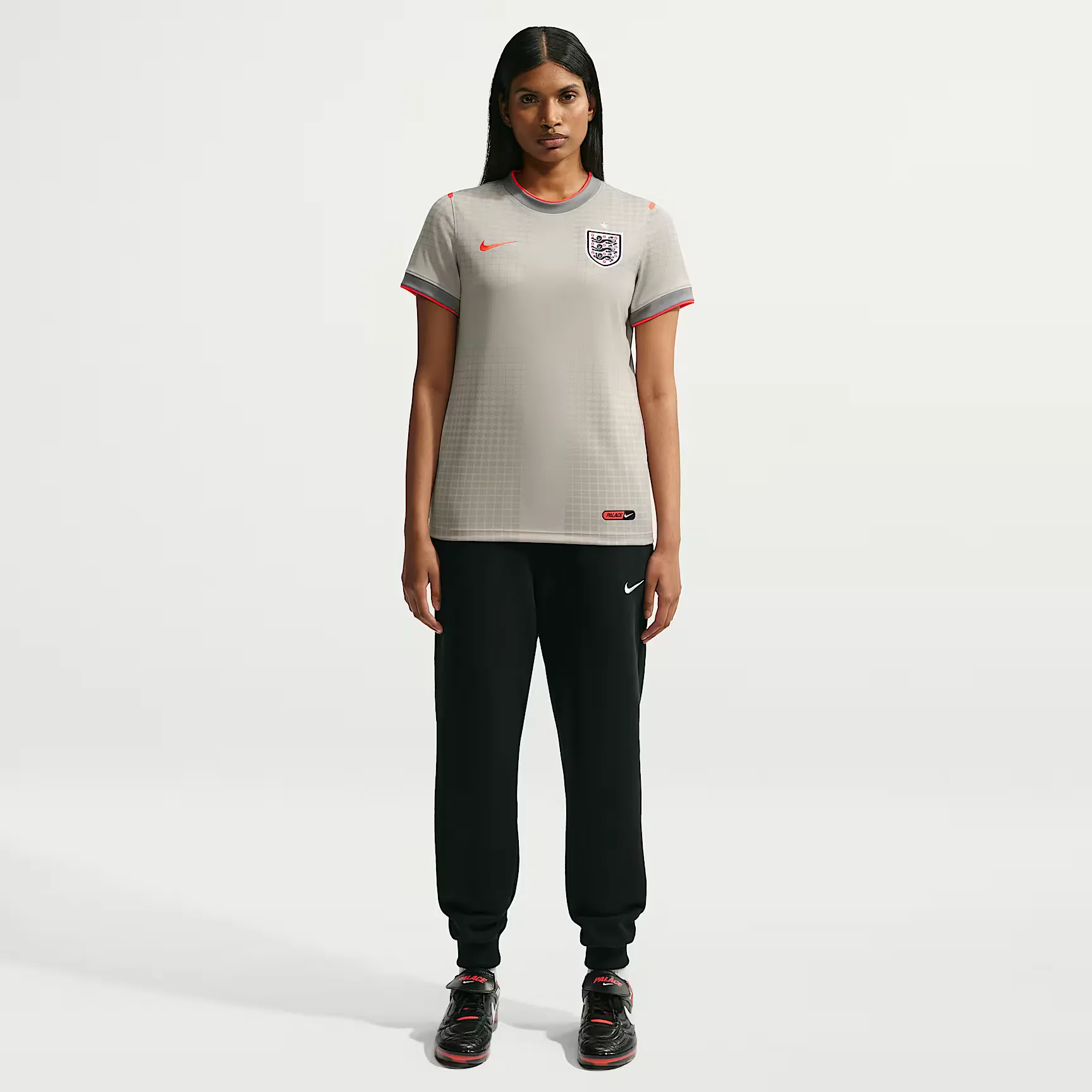 000000_Angleterre-x-Palace-x-Nike-Dri-FIT-Short-Sleeve-Football-Top-WMNS_Pewter-Grey-Bright-Crimson_IB4703-052_img3