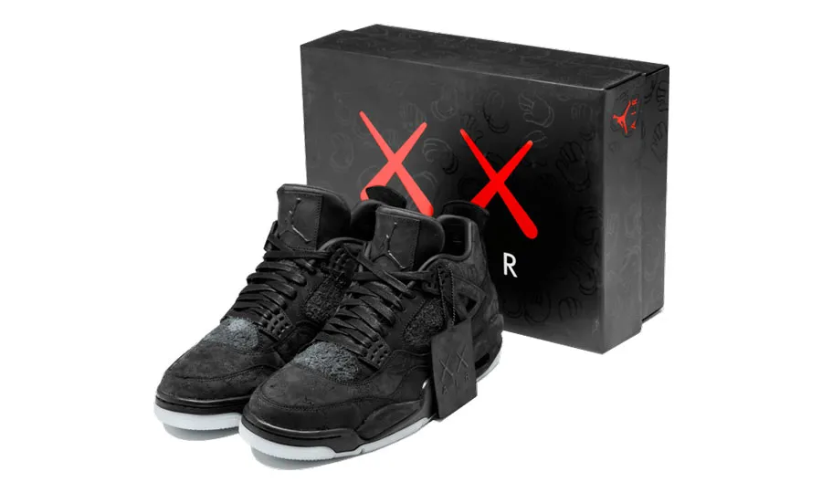 000000_KAWS-x-Air-Jordan-4-Retro_Black_930155-001_img3