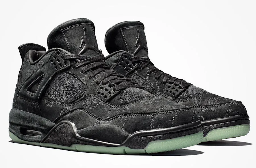 000000_KAWS-x-Air-Jordan-4-Retro_Black_930155-001_img4