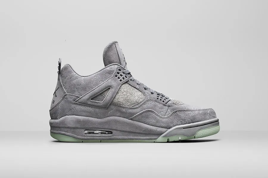 000000_KAWS-x-Air-Jordan-4_Cool-Grey_930155-003_img2