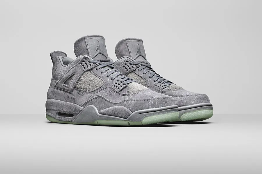 000000_KAWS-x-Air-Jordan-4_Cool-Grey_930155-003_img3