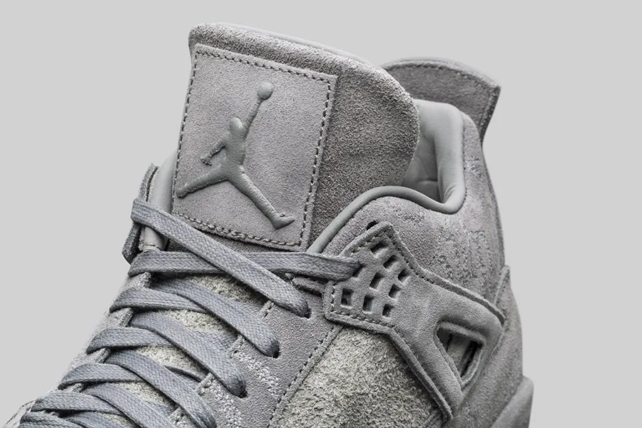 000000_KAWS-x-Air-Jordan-4_Cool-Grey_930155-003_img6