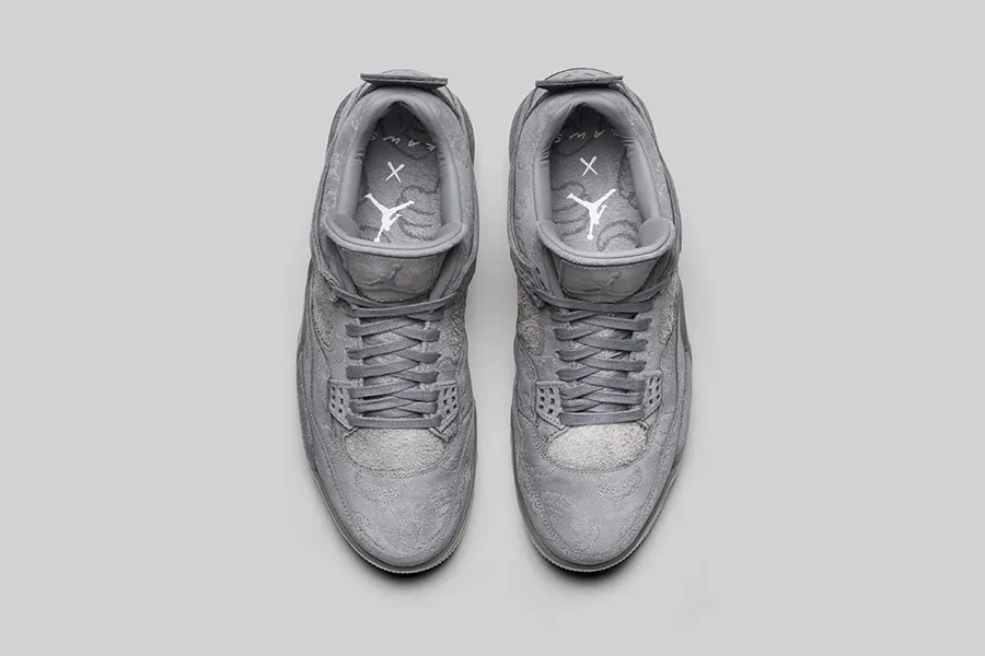 000000_KAWS-x-Air-Jordan-4_Cool-Grey_930155-003_img8