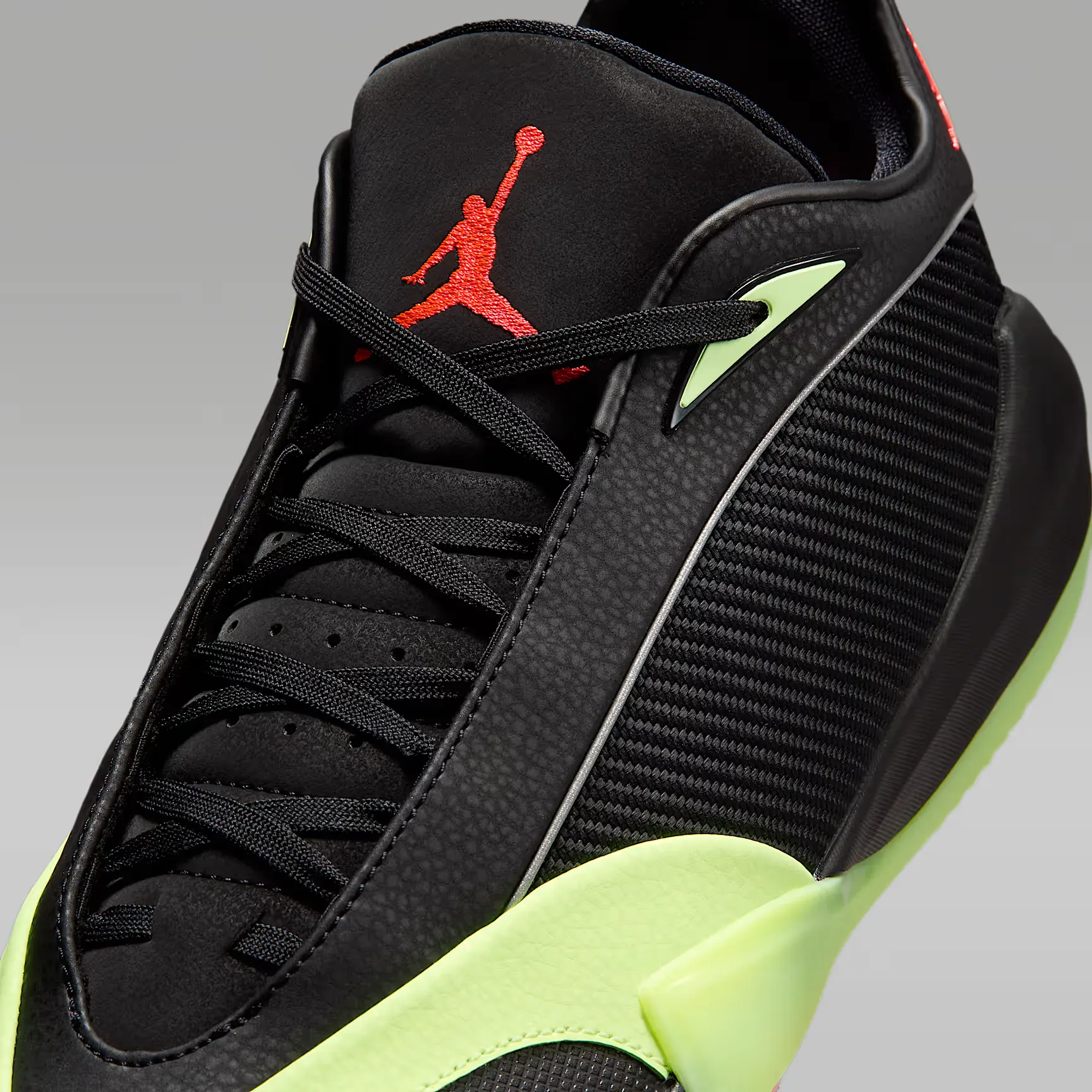 000000_Jordan-Triangle_Black-Barely-Volt_IB1154-001_img6