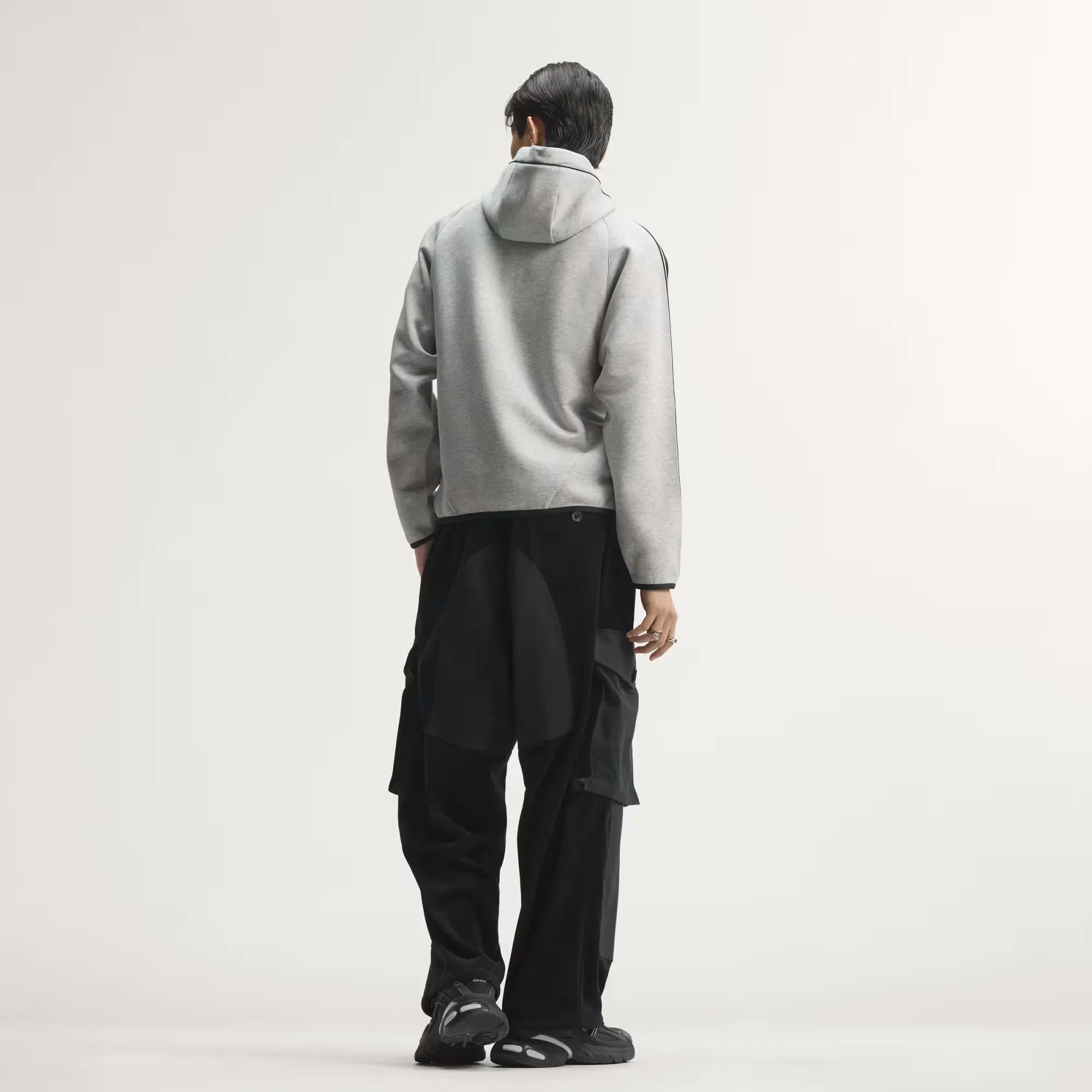 000000_adidas-Originals-Spacer-Cutline-Teamgeist-26-Full-Zip-Hoodie_Medium-Grey-Heather_KR7070_img1