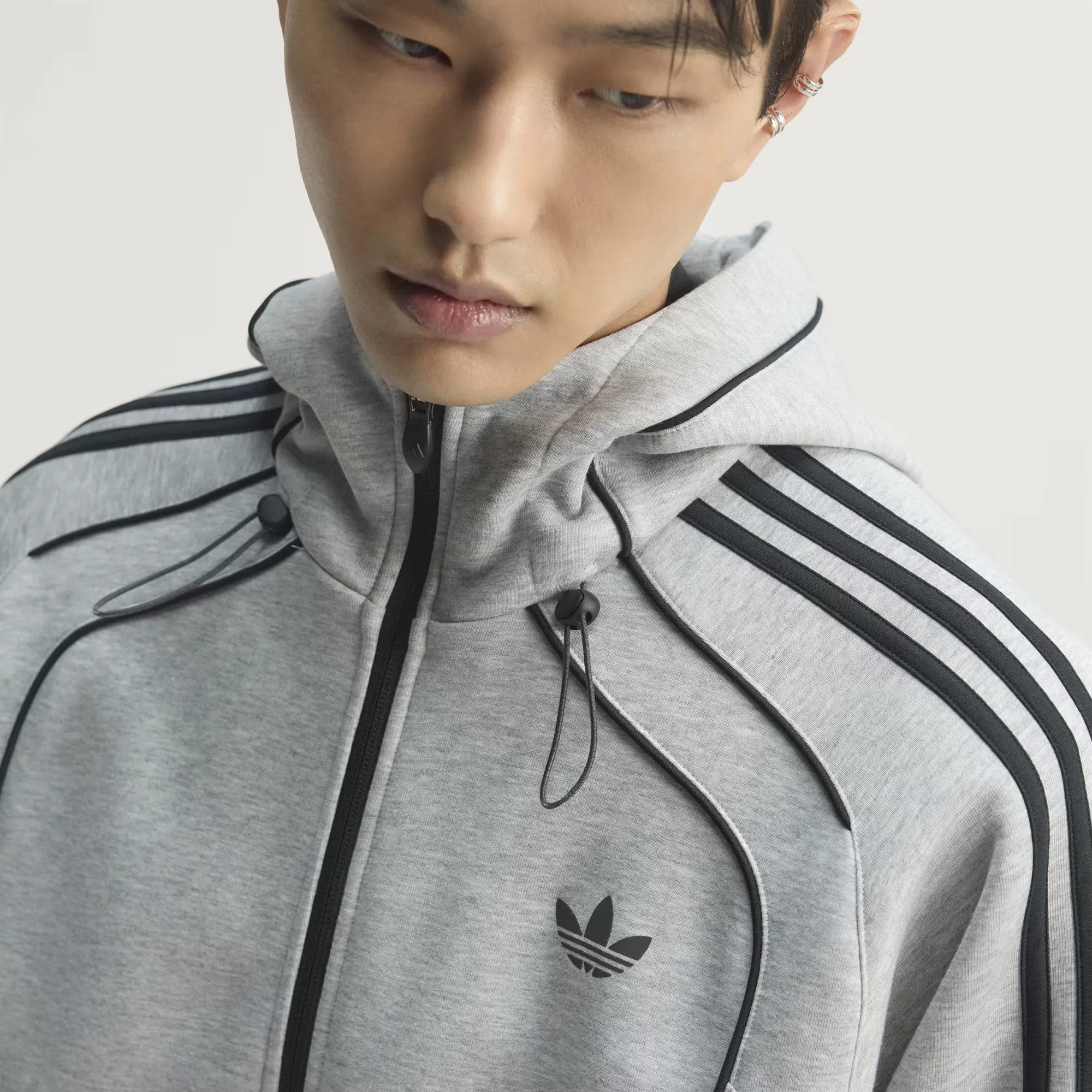 000000_adidas-Originals-Spacer-Cutline-Teamgeist-26-Full-Zip-Hoodie_Medium-Grey-Heather_KR7070_img5