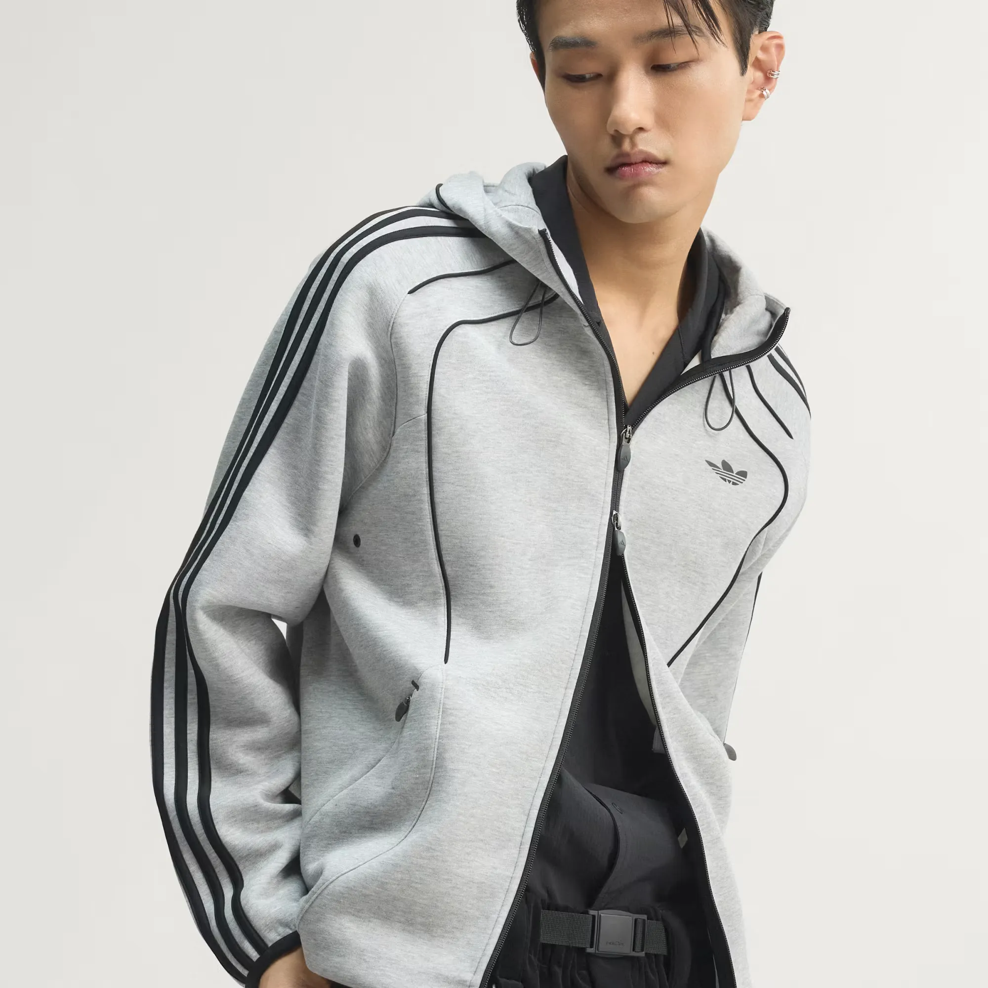 000000_adidas-Originals-Spacer-Cutline-Teamgeist-26-Full-Zip-Hoodie_Medium-Grey-Heather_KR7070_img8