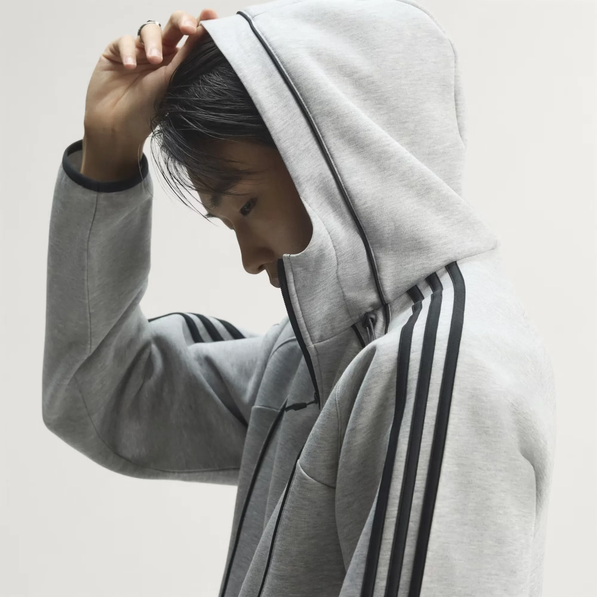 000000_adidas-Originals-Spacer-Cutline-Teamgeist-26-Full-Zip-Hoodie_Medium-Grey-Heather_KR7070_img9