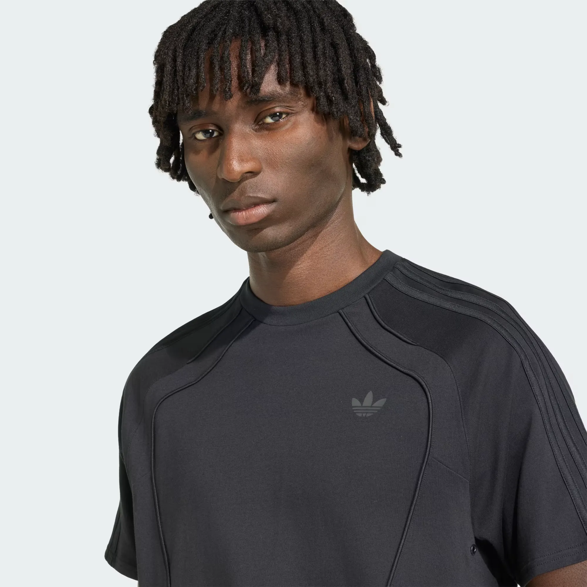 000000_adidas-Teamgeist-26-Spacer-Cutline-T-Shirt_Black_KQ8953_img4