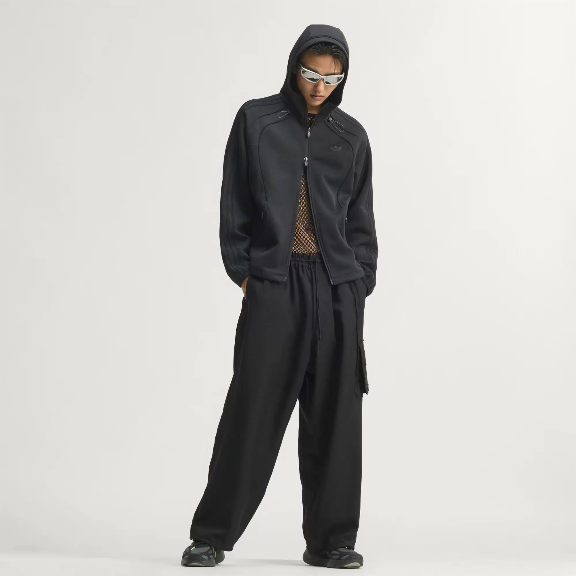 000000_adidas-Spacer-Cutline-Teamgeist-26-Full-Zip-Hoodie_Black_KT4423_img2