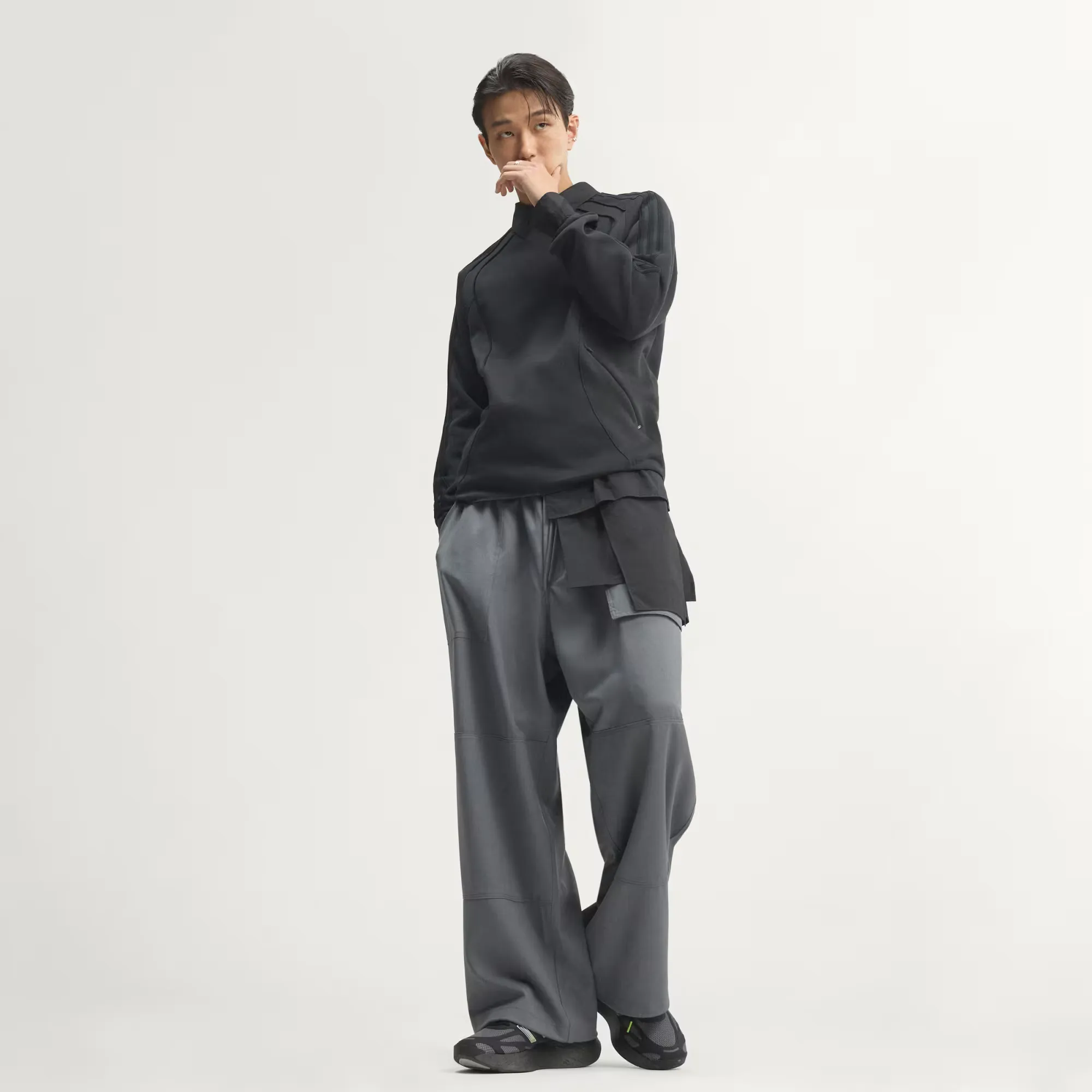 000000_adidas-Cutline-Spacer-Teamgeist-26-Crewneck-Sweatshirt_Black_KT4424_img2
