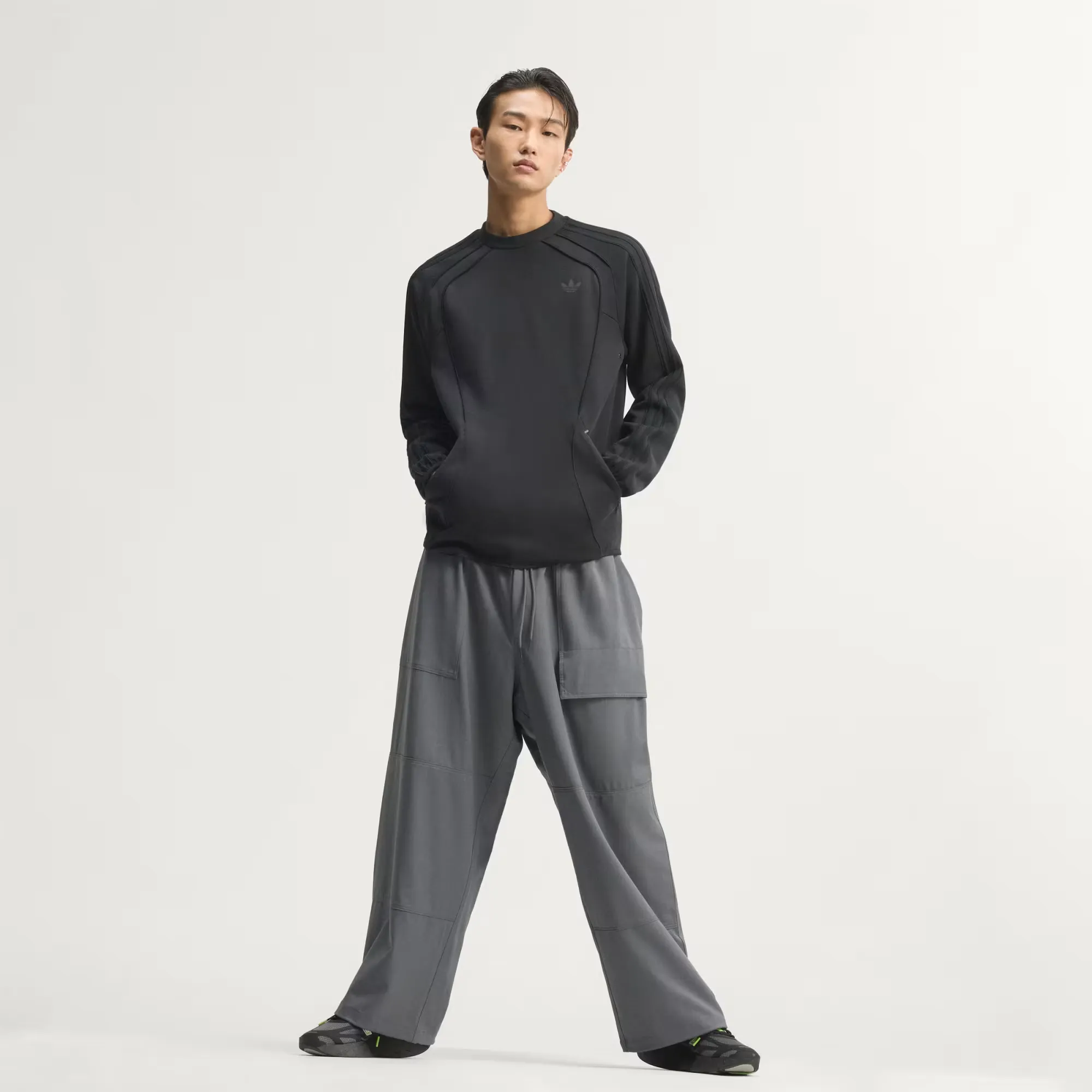 000000_adidas-Cutline-Spacer-Teamgeist-26-Crewneck-Sweatshirt_Black_KT4424_img6