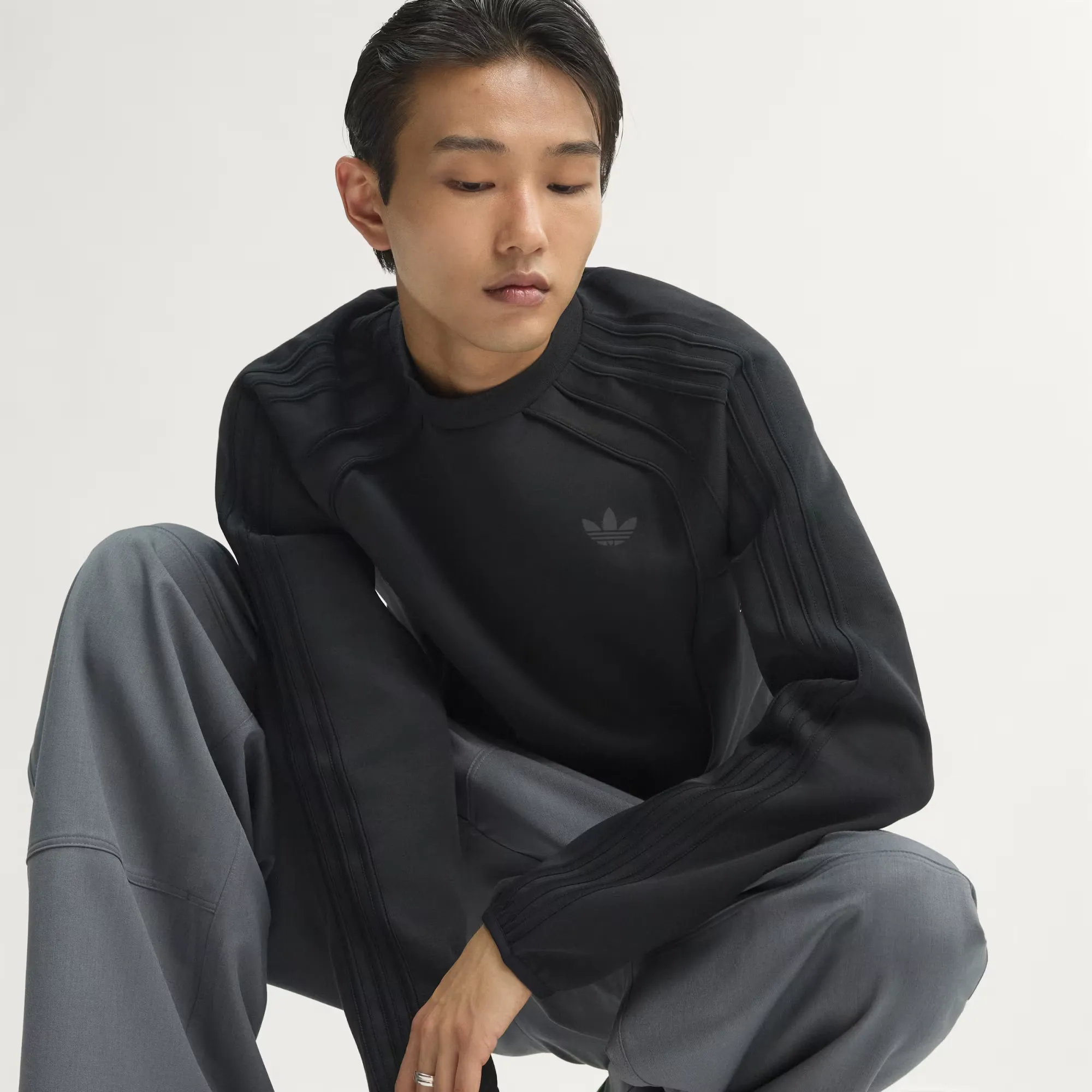 000000_adidas-Cutline-Spacer-Teamgeist-26-Crewneck-Sweatshirt_Black_KT4424_img7
