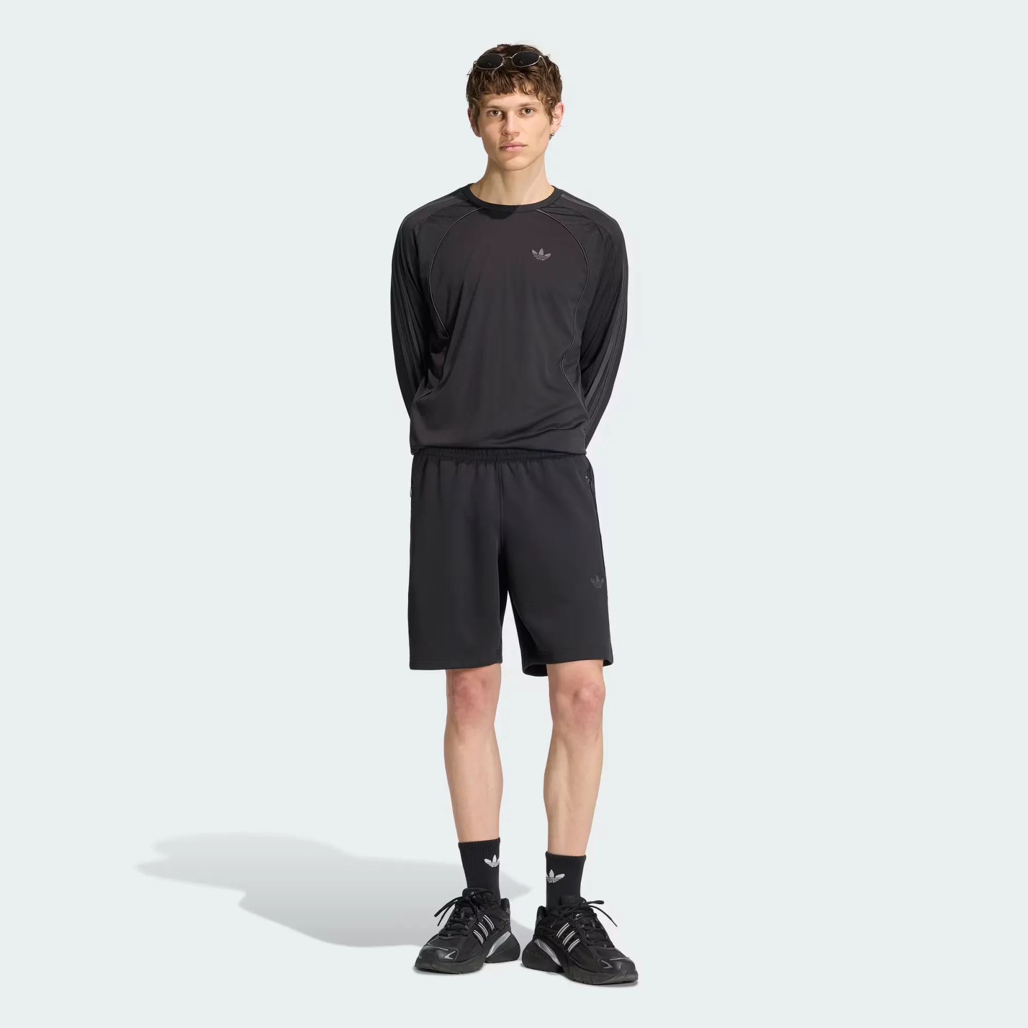 000000_adidas-Spacer-Cutline-Teamgeist-26-Short_Black_KQ8981_img2