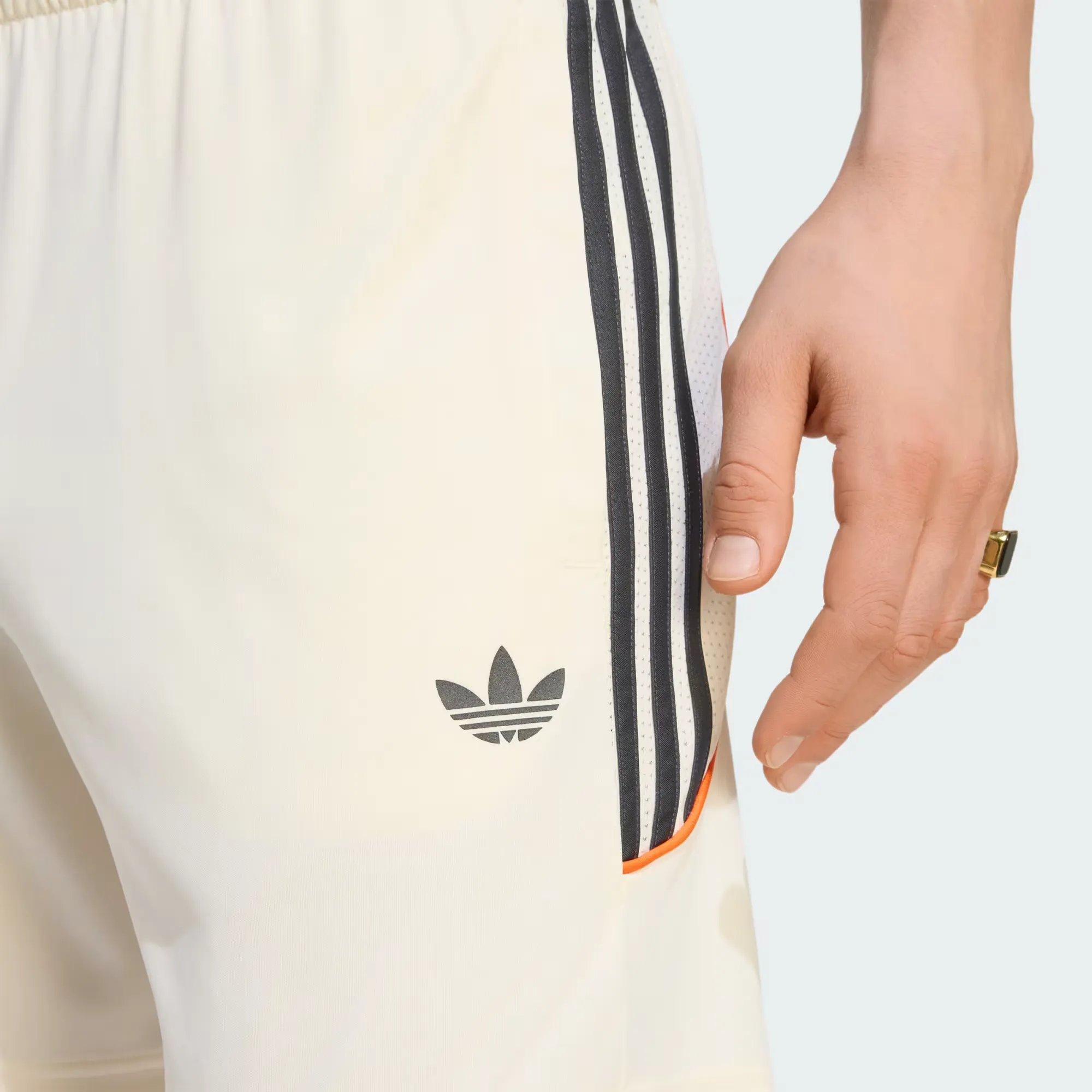 000000_adidas-Teamgeist-26-Short_Cream-White_KR7179_img4