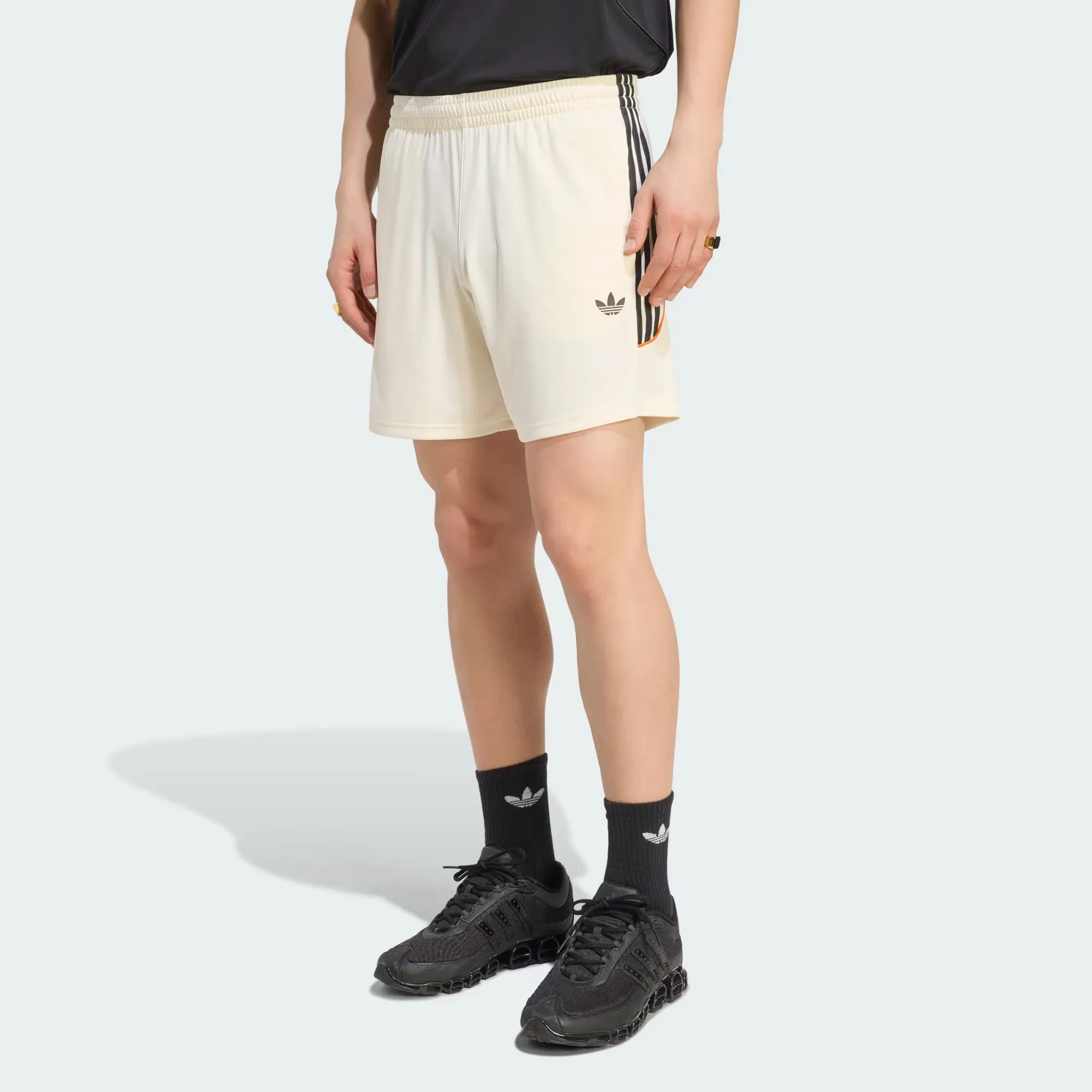 000000_adidas-Teamgeist-26-Short_Cream-White_KR7179_img0