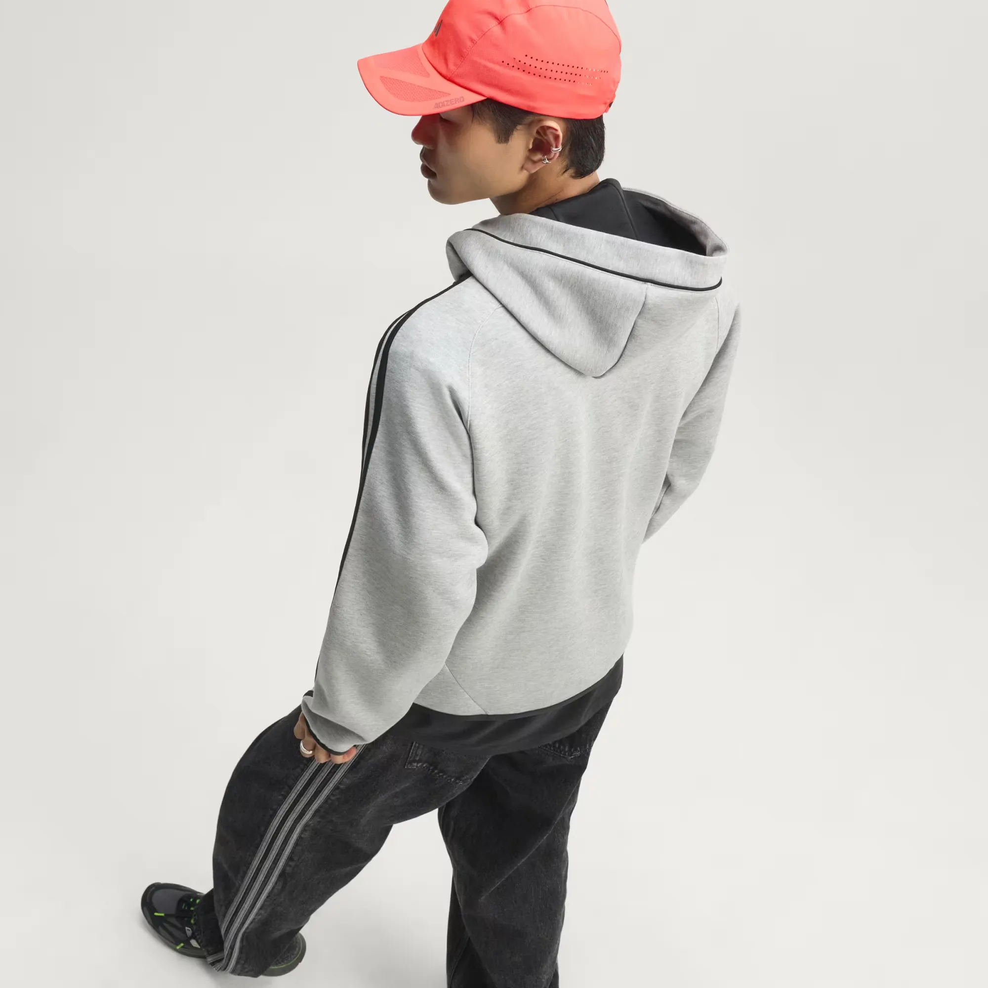 000000_adidas-Spacer-Teamgeist-26-Cutline-Hoodie_Medium-Grey-Heather_KR9653_img5