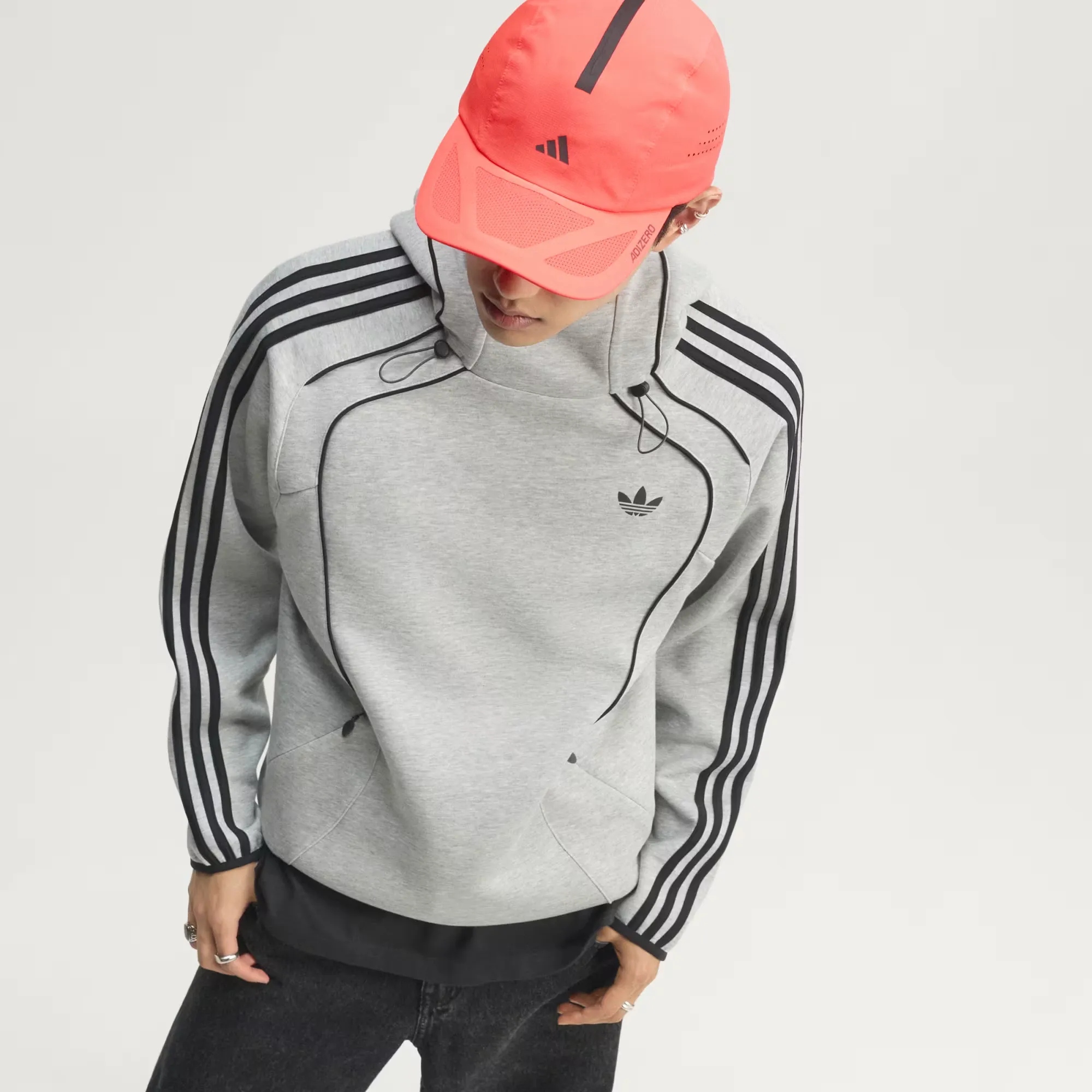 000000_adidas-Spacer-Teamgeist-26-Cutline-Hoodie_Medium-Grey-Heather_KR9653_img6