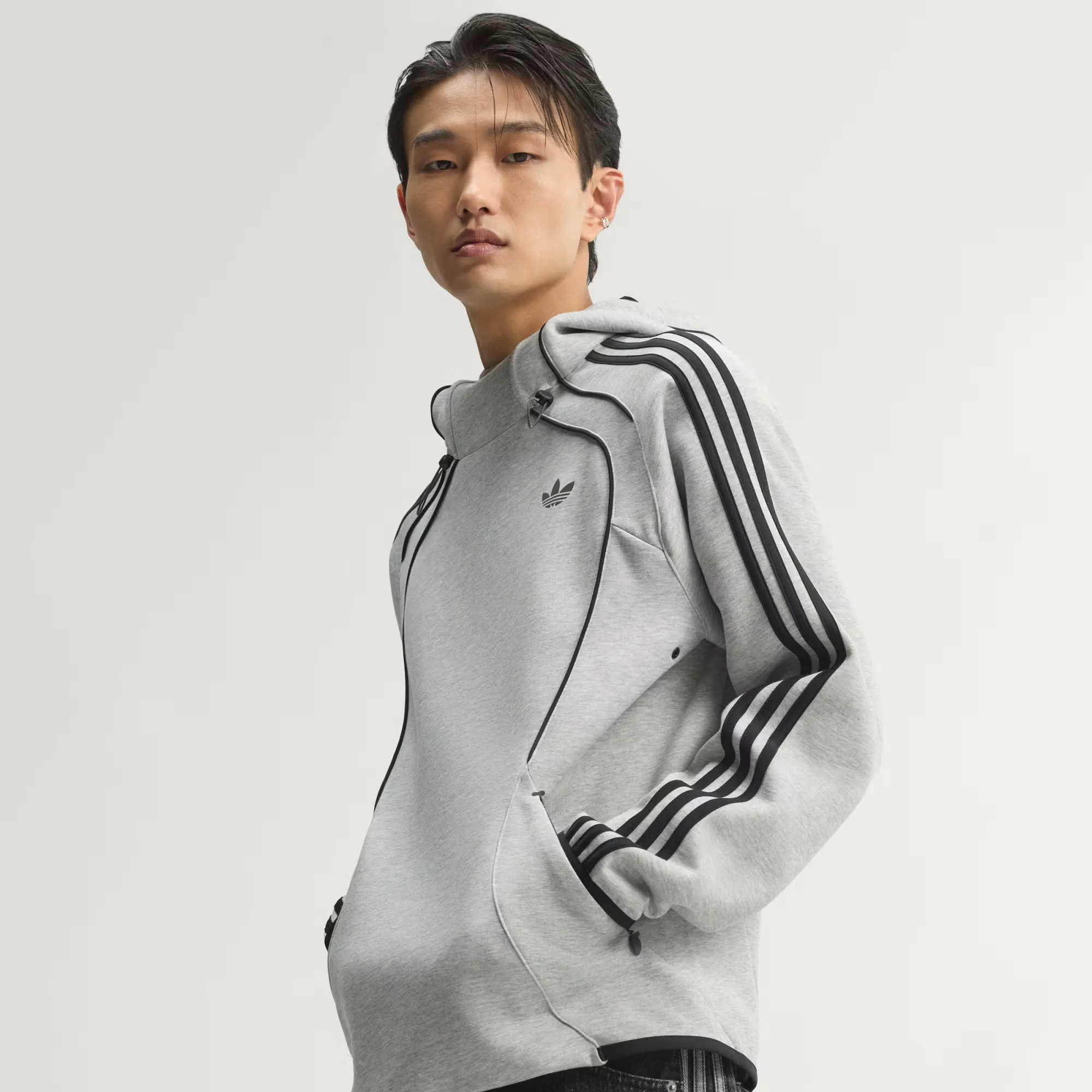 000000_adidas-Spacer-Teamgeist-26-Cutline-Hoodie_Medium-Grey-Heather_KR9653_img0