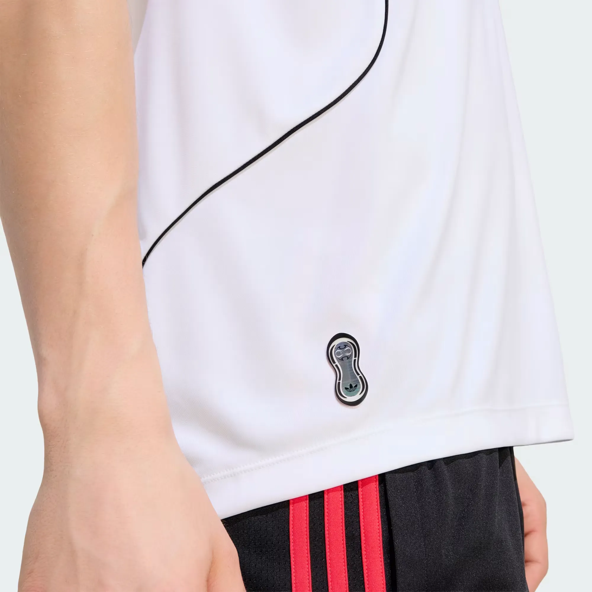 000000_adidas-TEAMGEIST-26-Jersey_White-Pure-Ruby_KR7169_img5