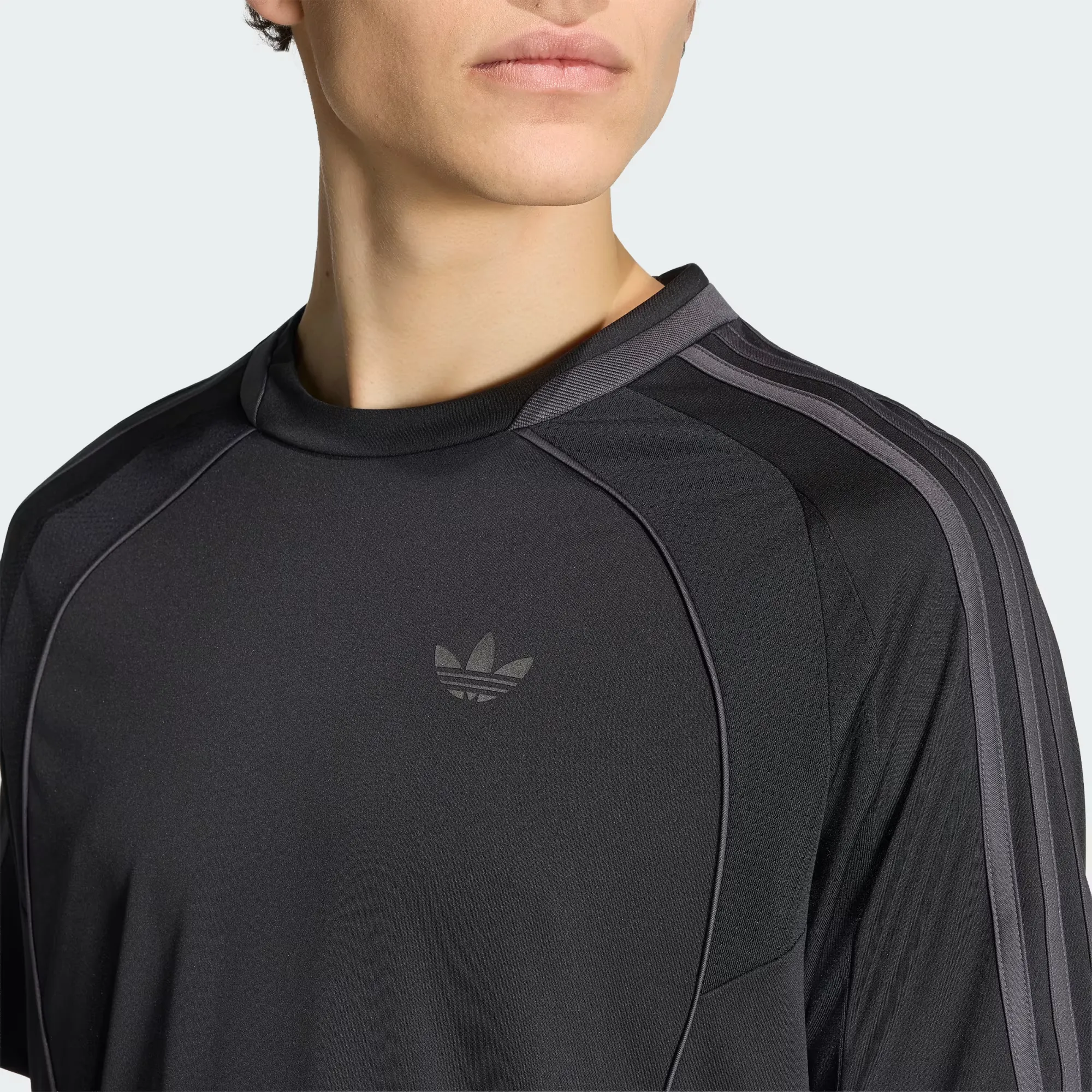 000000_adidas-Teamgeist-26-Jersey_Black_KR7167_img4