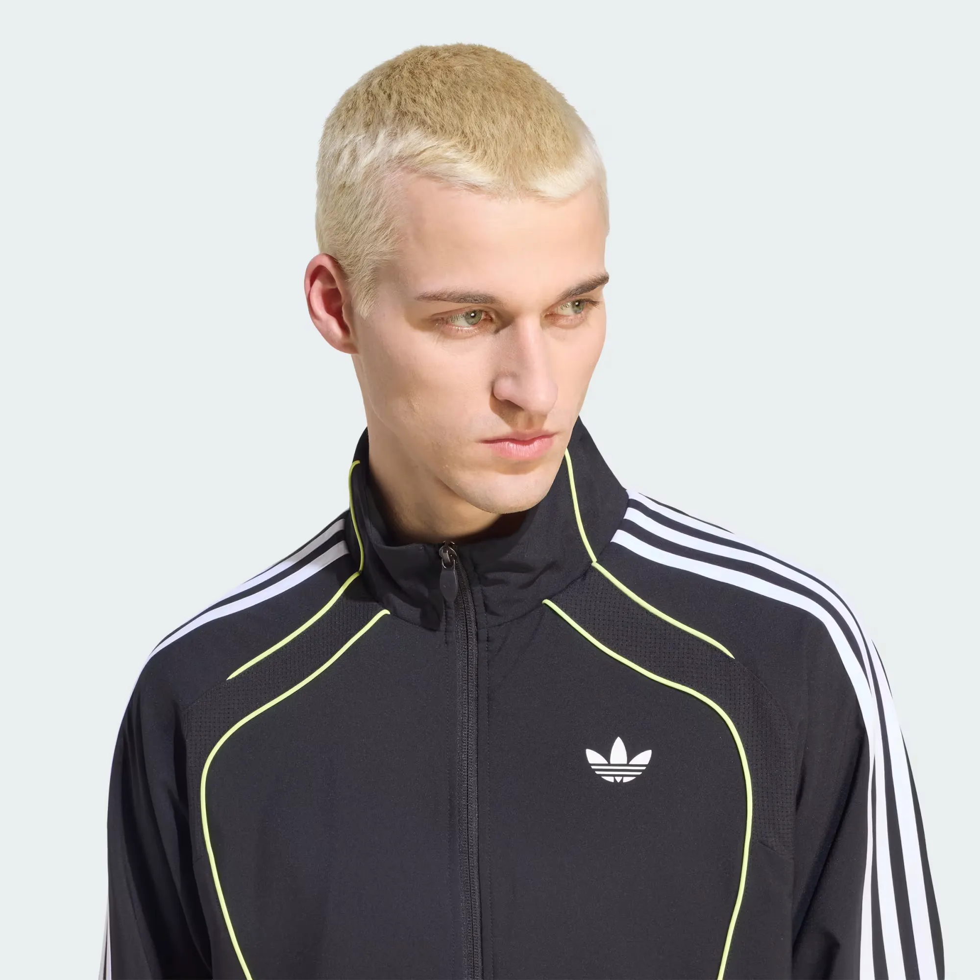 000000_adidas-Teamgeist-26-Track-Jacket_Black-White_KR1584_img4
