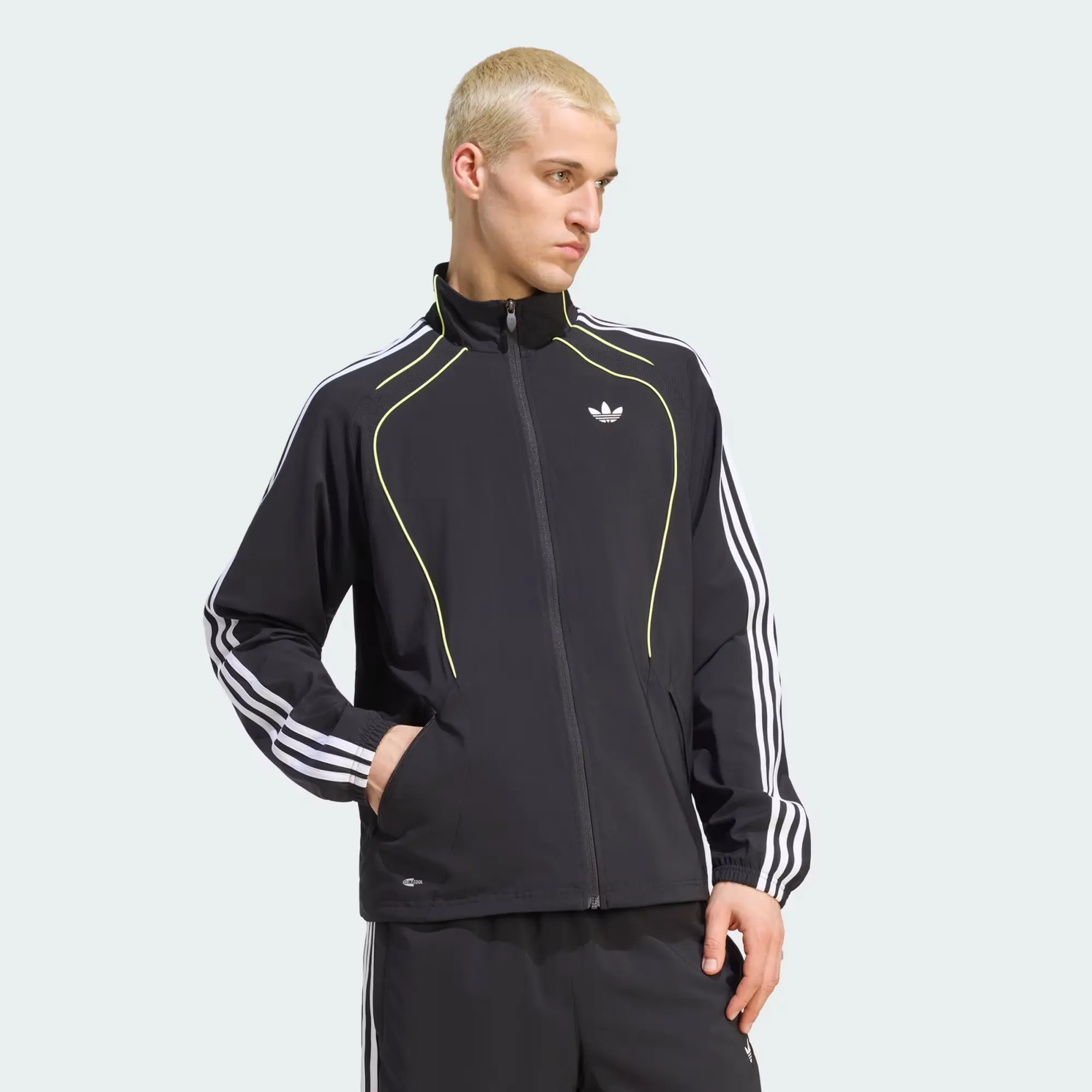 000000_adidas-Teamgeist-26-Track-Jacket_Black-White_KR1584_img0
