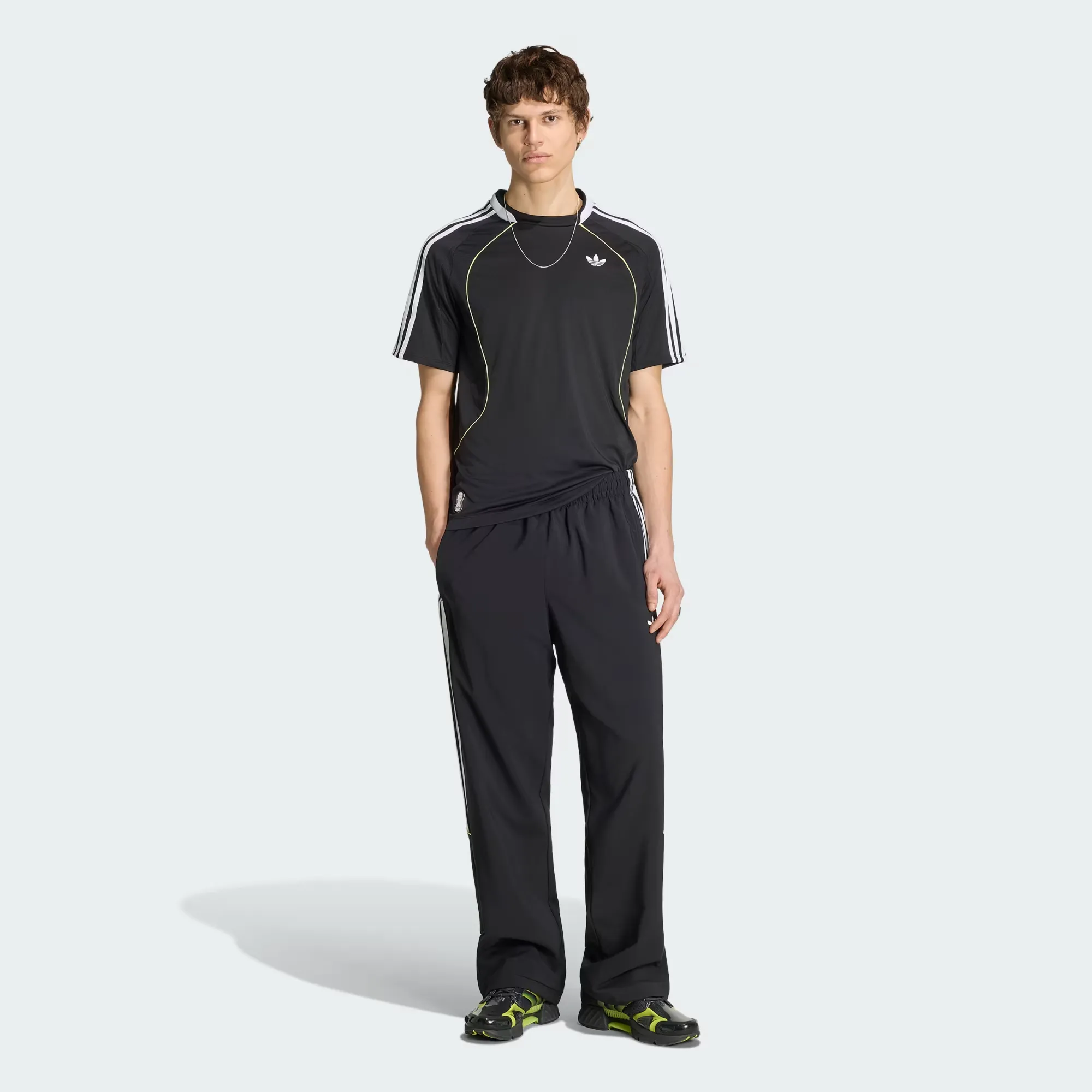 000000_adidas-Teamgeist-26-Track-Pants_Black-White_KR1583_img2