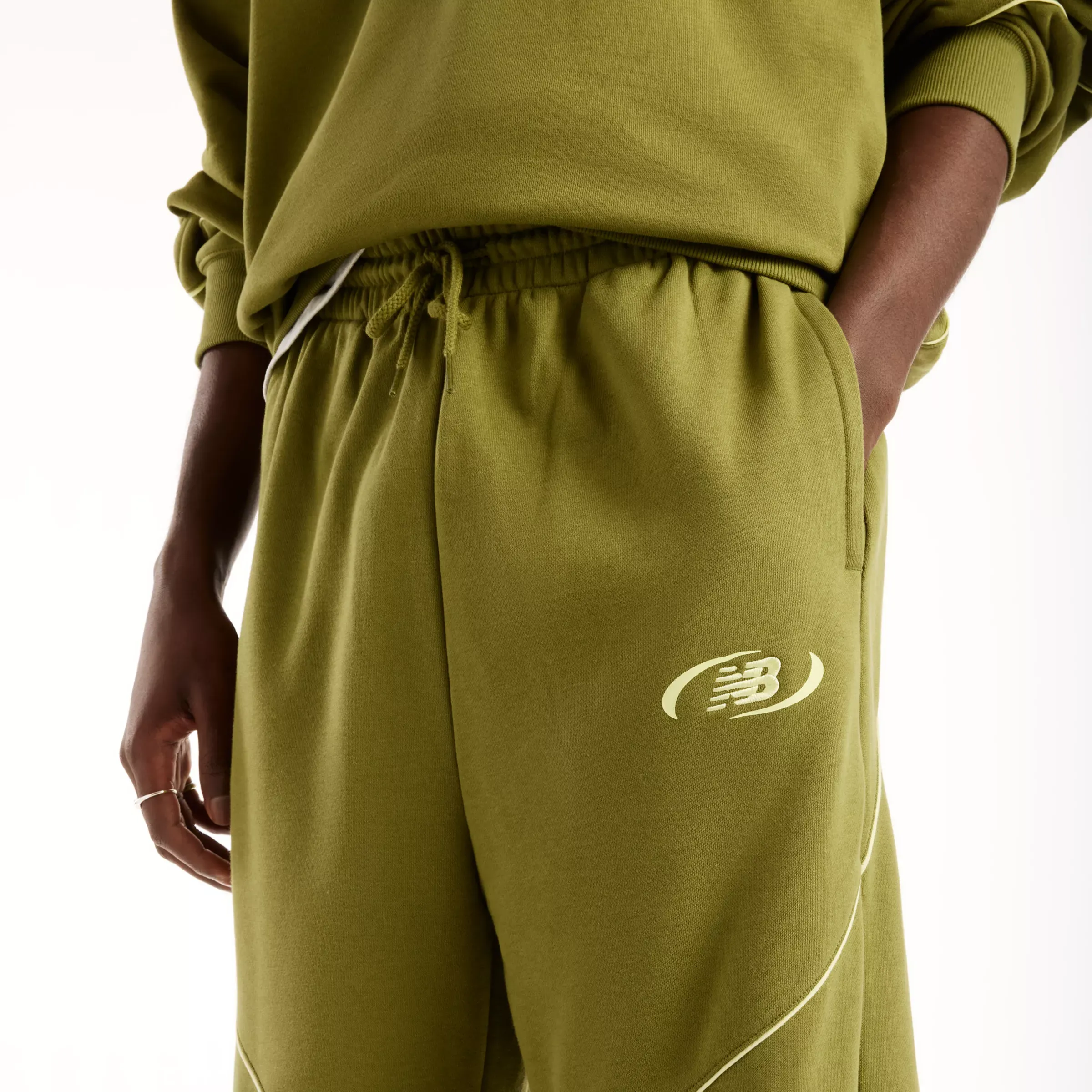 000000_New-Balance-Trackside-French-Terry-Pant_Sport-Green_MB62053FGEE_img2