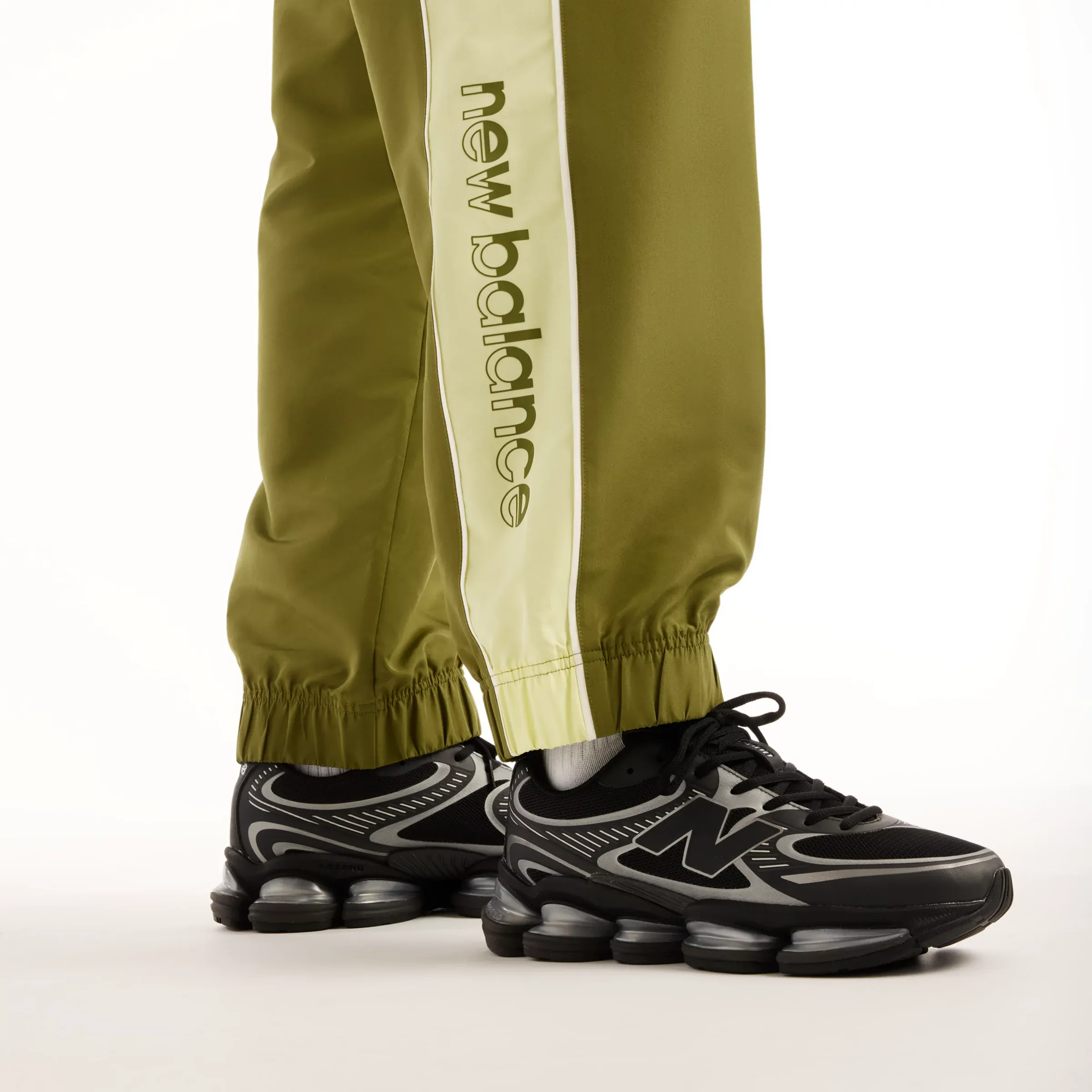 000000_New-Balance-Trackside-Woven-Pant_Sport-Green_MB62A8LTGEE_img4