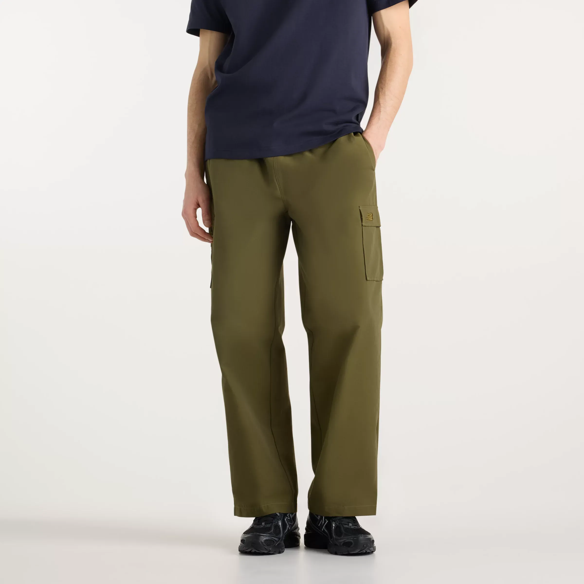 000000_New-Balance-Woven-Cargo-Pant_Wakame_MB62R0FVAAO_img0