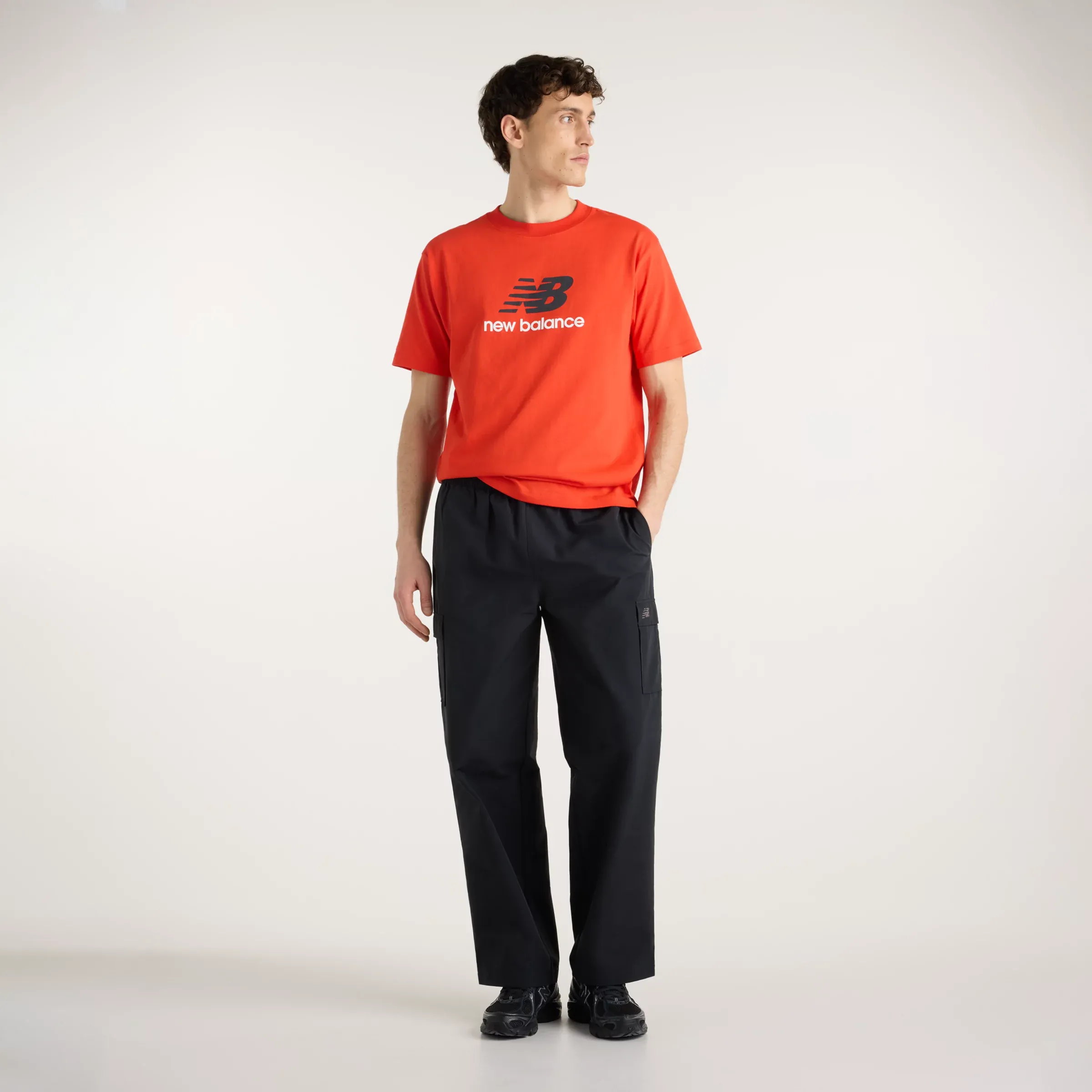 000000_New-Balance-Woven-Cargo-Pant_Black_MB62R0FVBK_img1