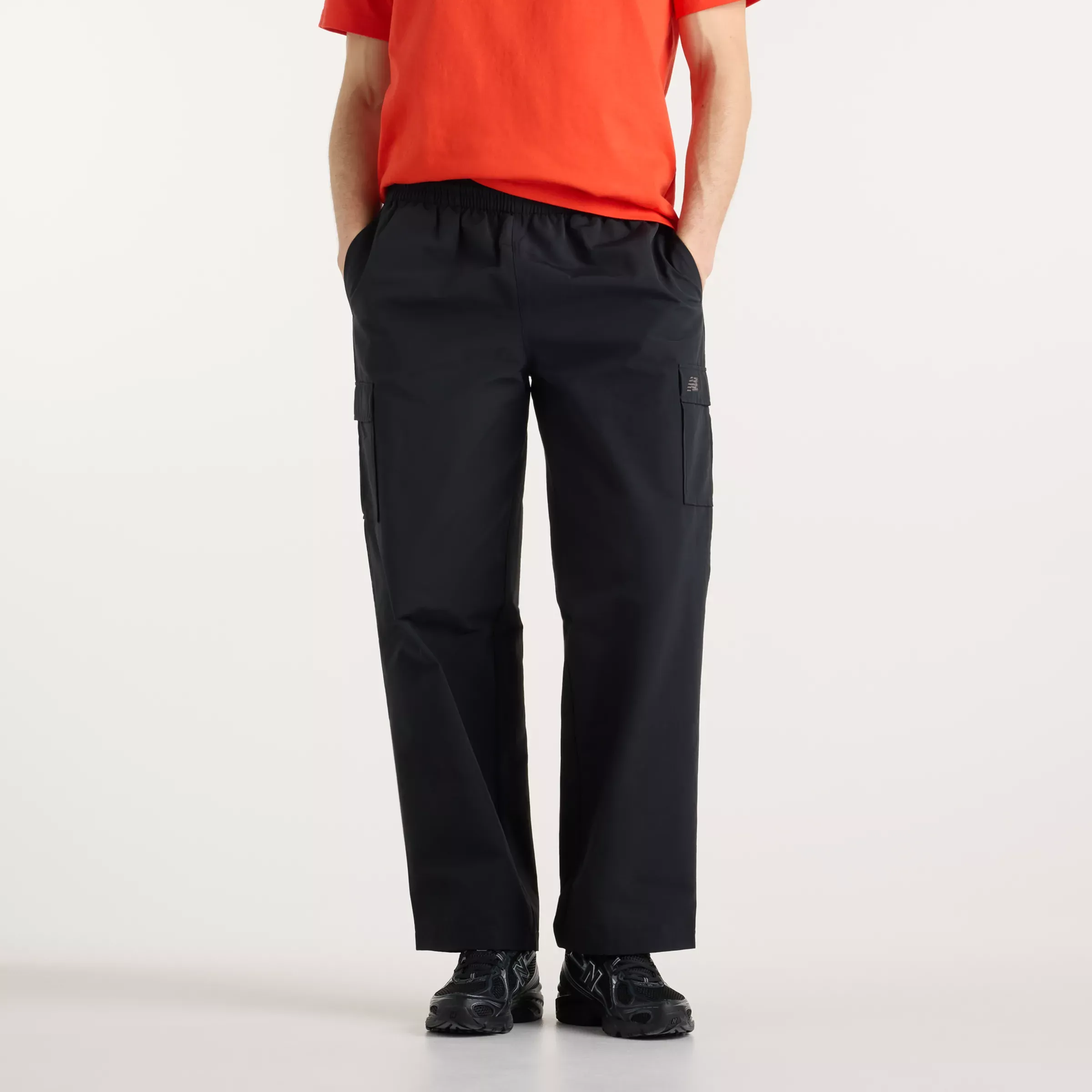 000000_New-Balance-Woven-Cargo-Pant_Black_MB62R0FVBK_img0
